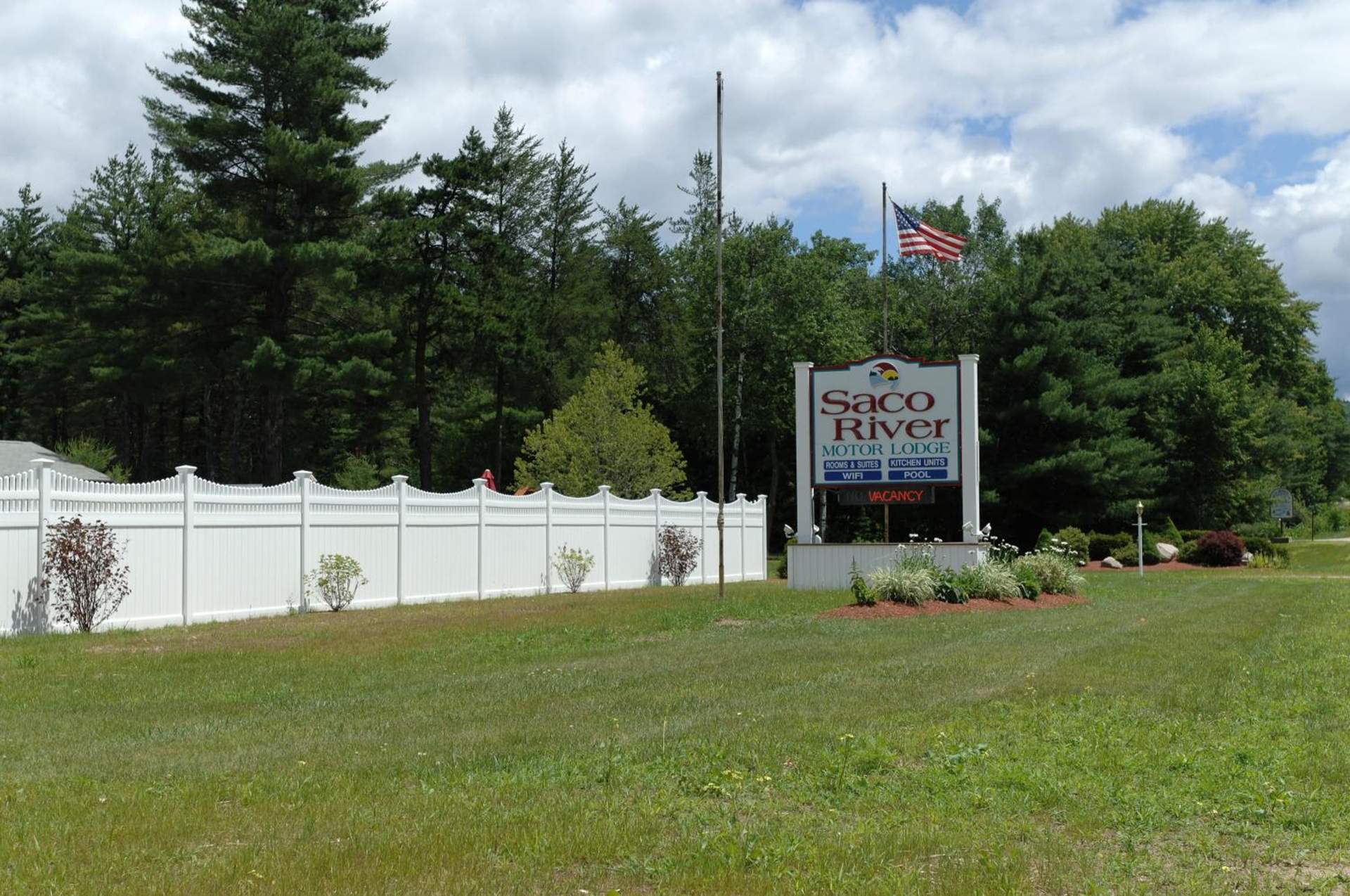 Saco River Motor Lodge & Suites