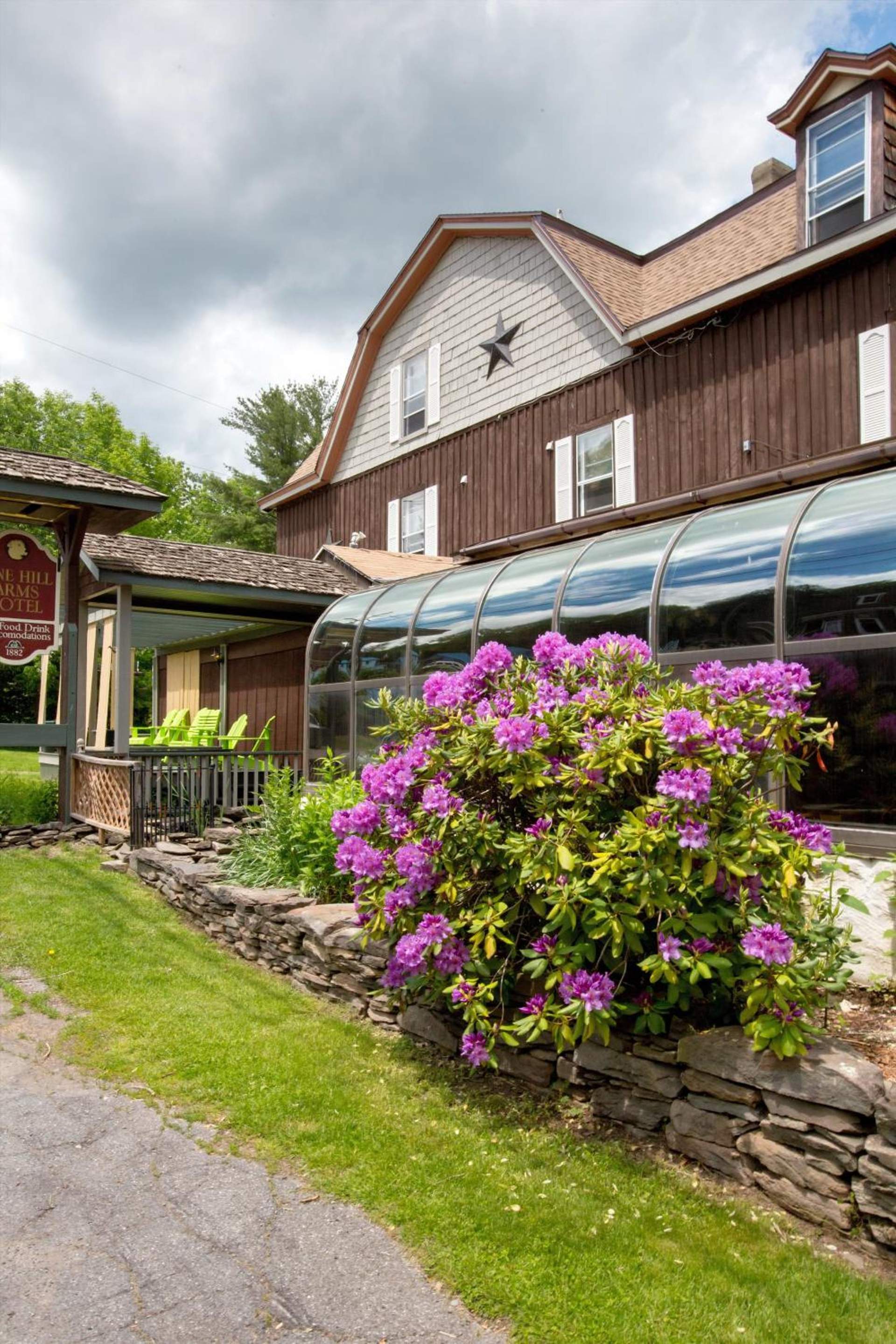 Pine Hill Arms Hotel
