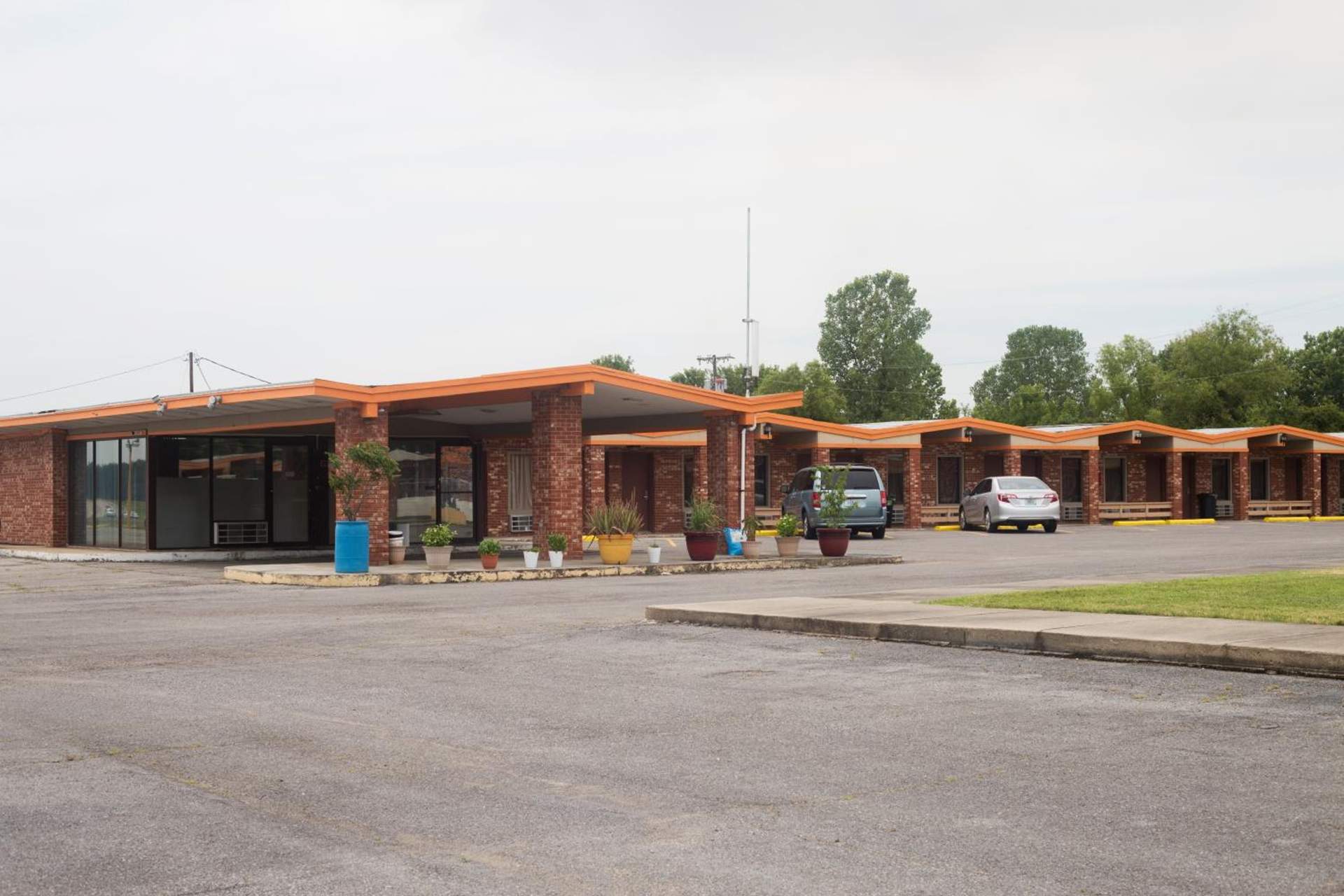 OYO Hickory House Inn
