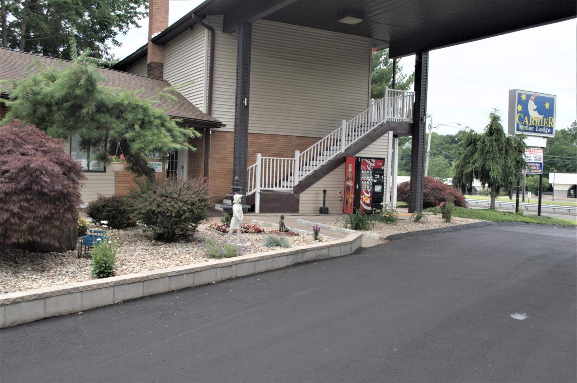 Carrier Motor Lodge