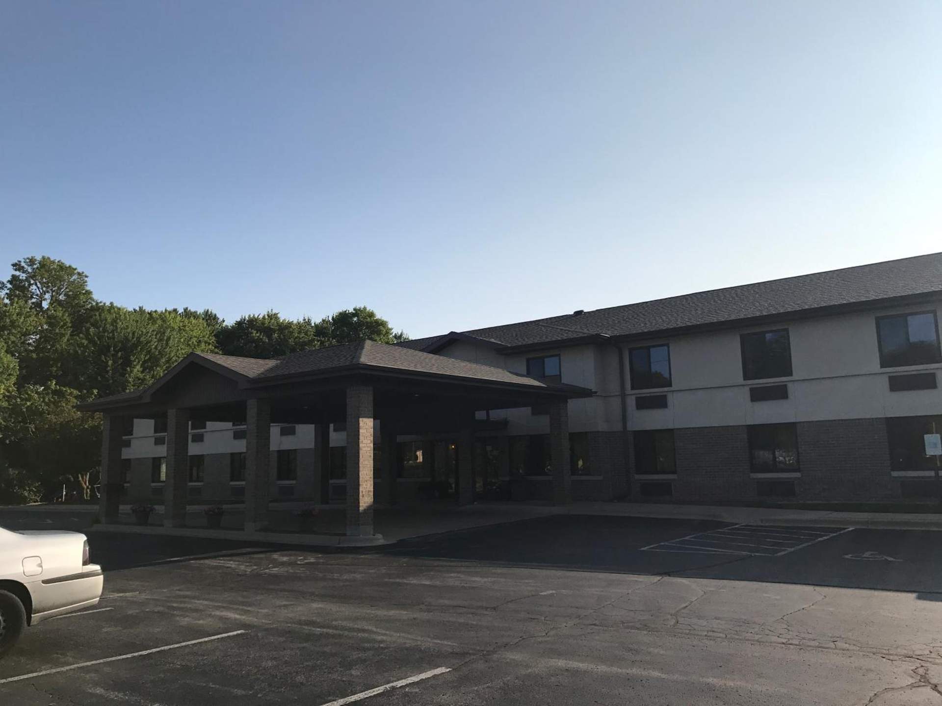 Econo Lodge Inn & Suites Oconto