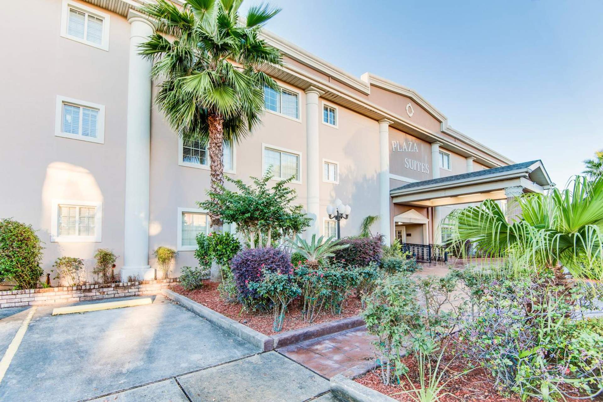 LA Plaza Apartments