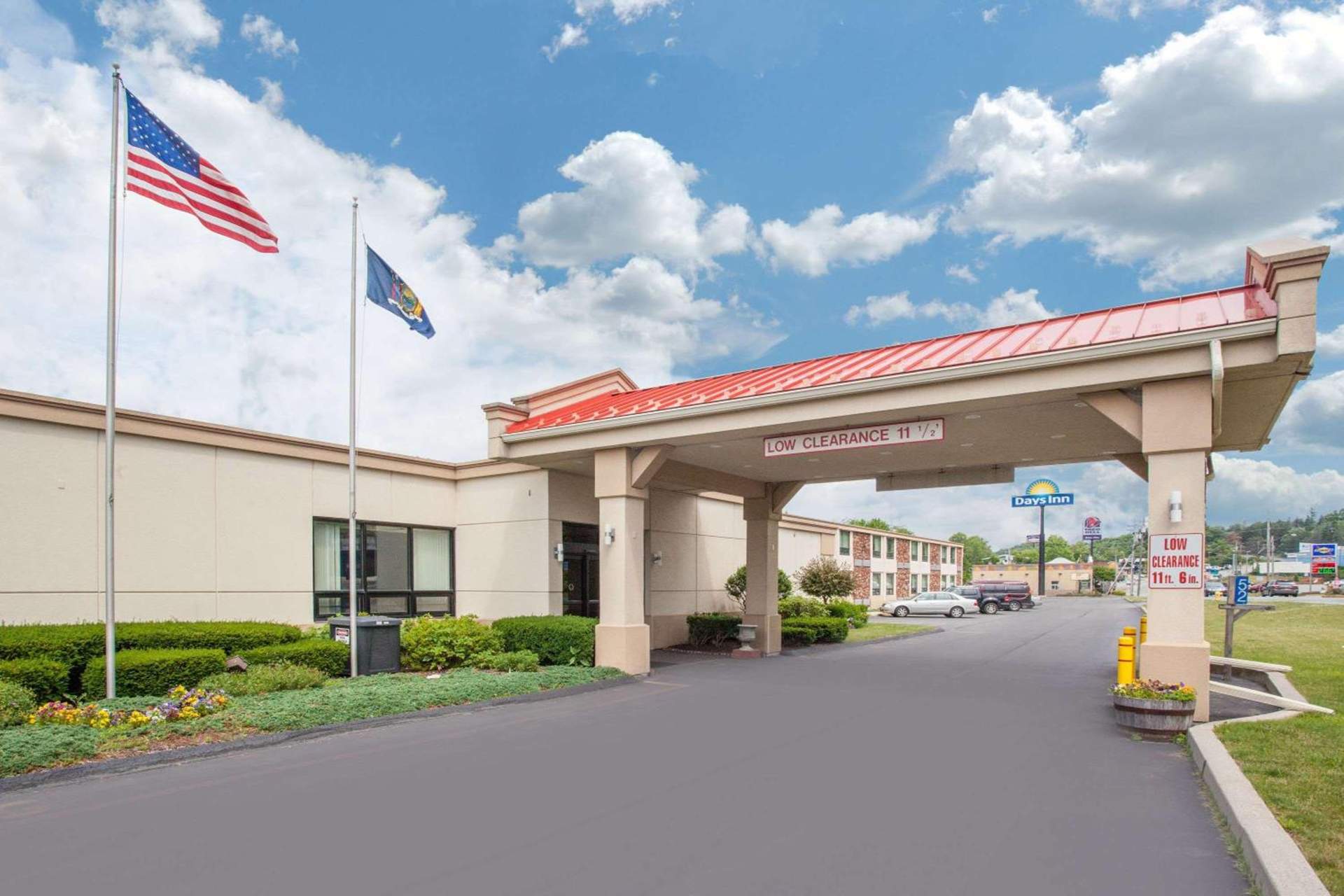 Days Inn by Wyndham Liberty