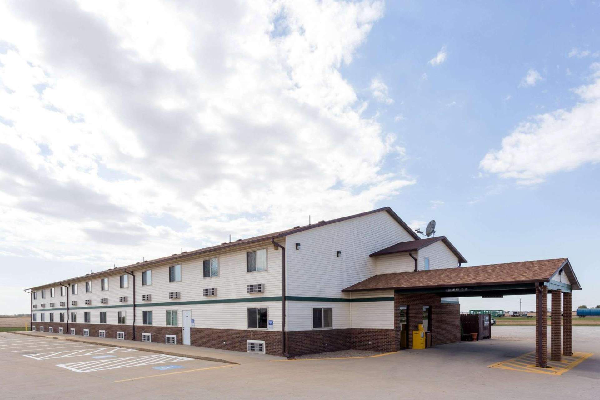 Super 8 by Wyndham Mendota I-39