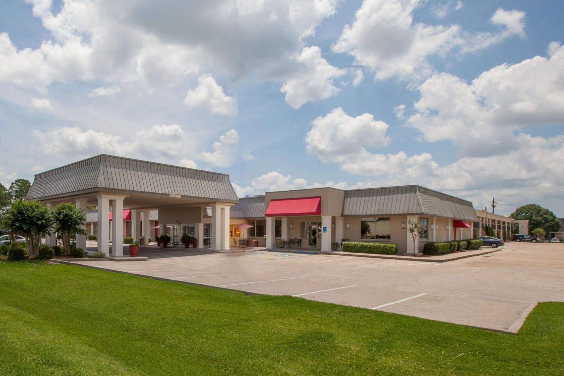 Iberia House & Suites