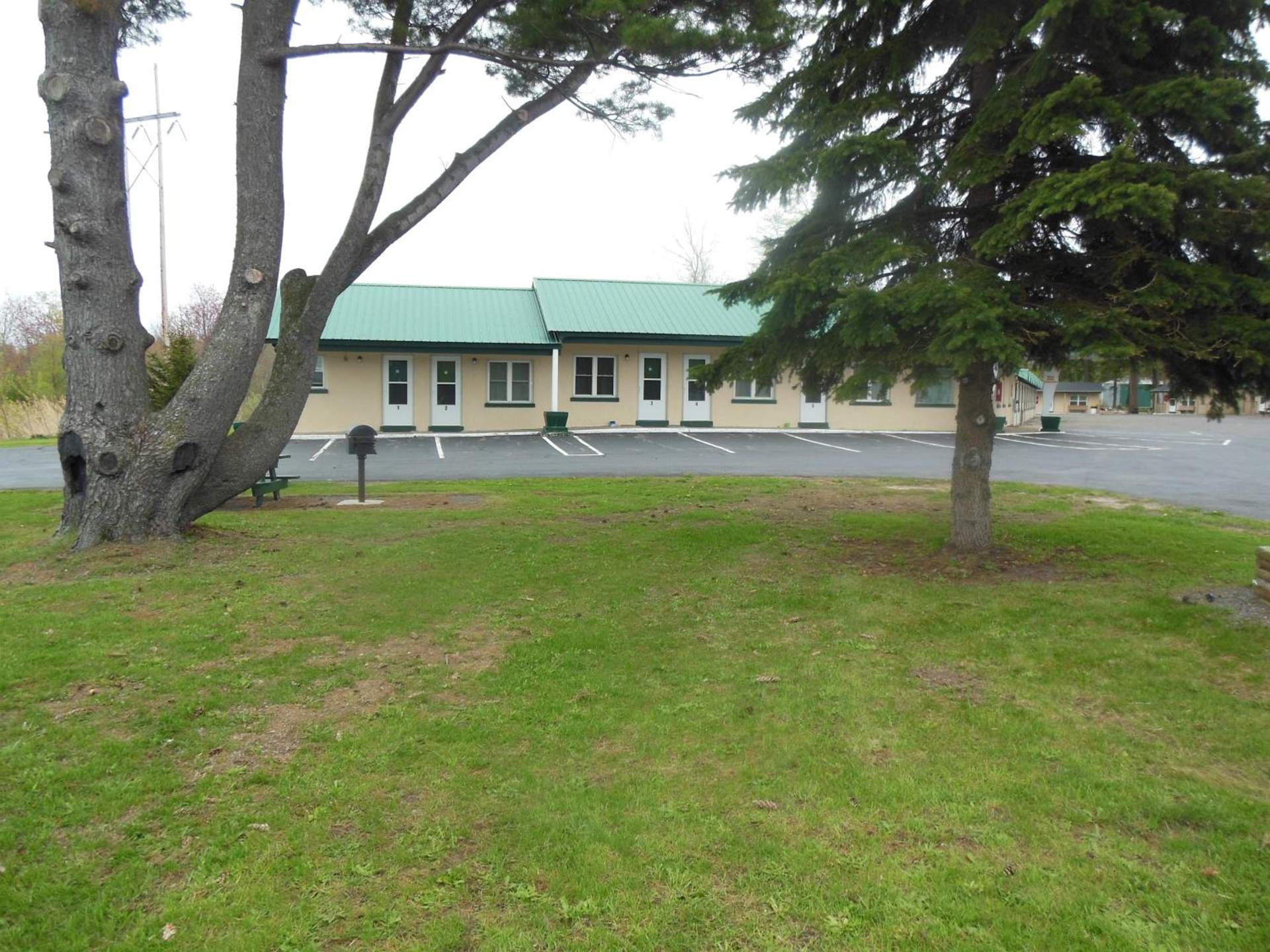 Evergreen Motel