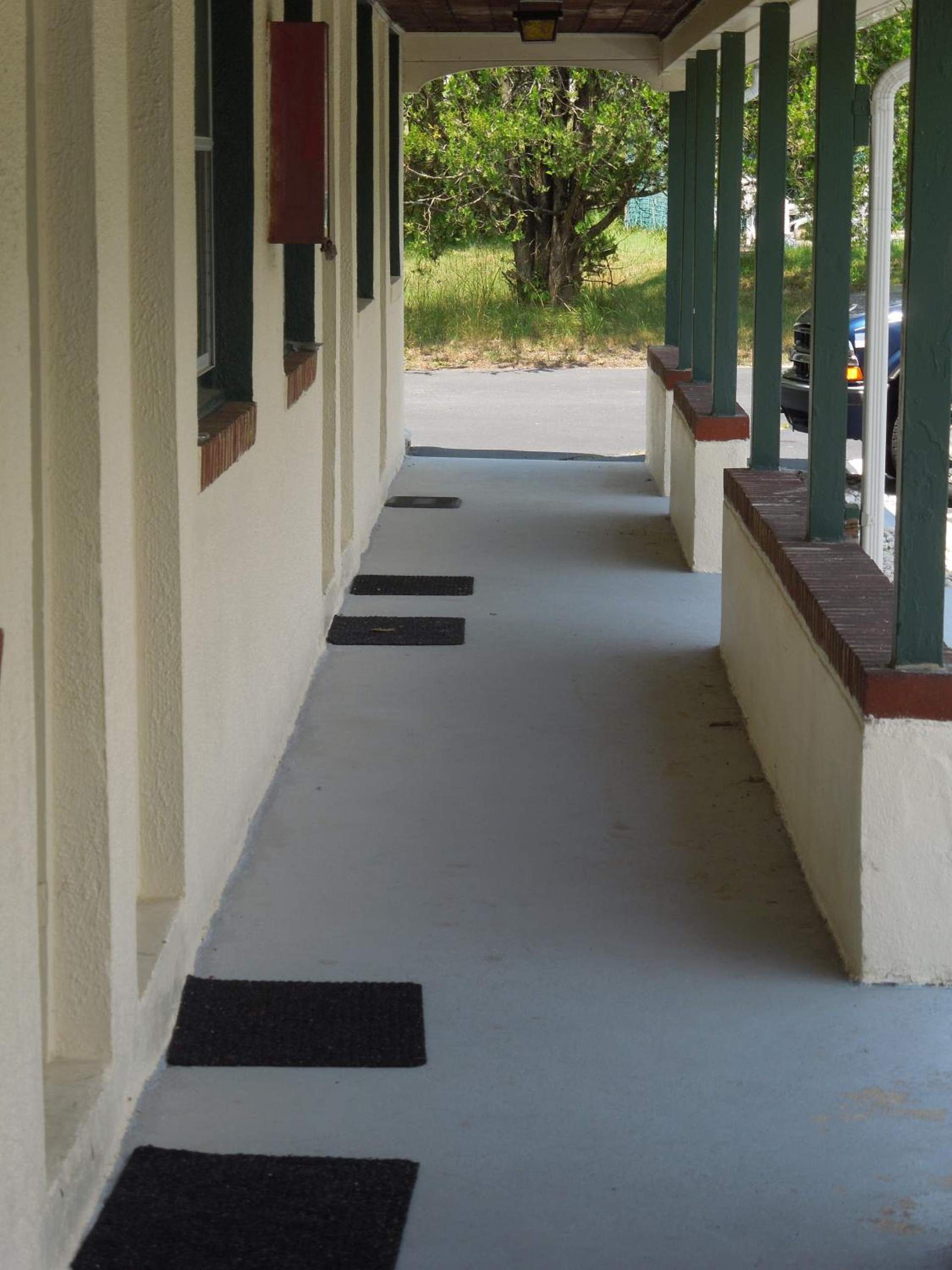 Shore Hills Motel