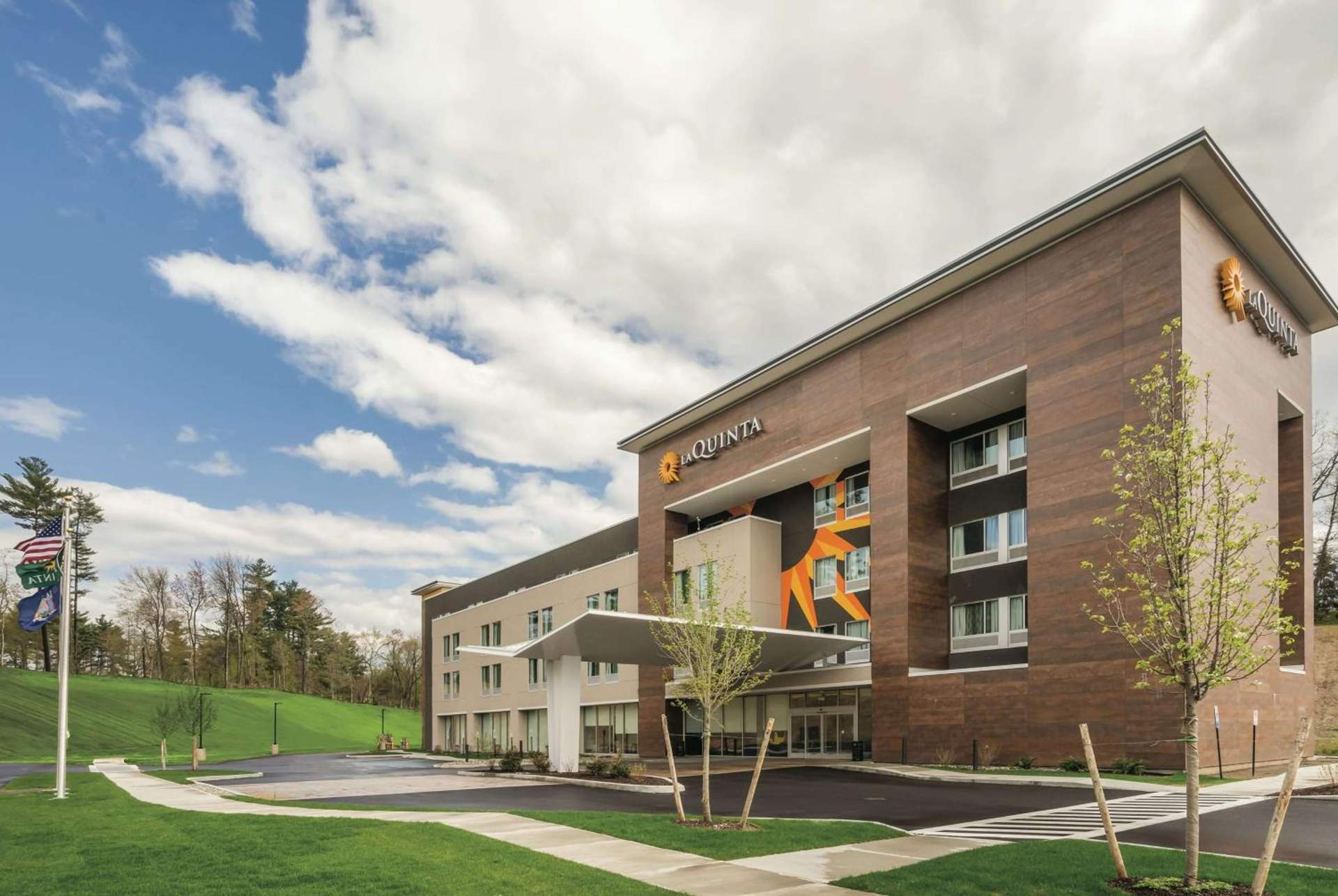 La Quinta Inn & Suites by Wyndham Clifton Park Saratoga Area 1749 Route 9