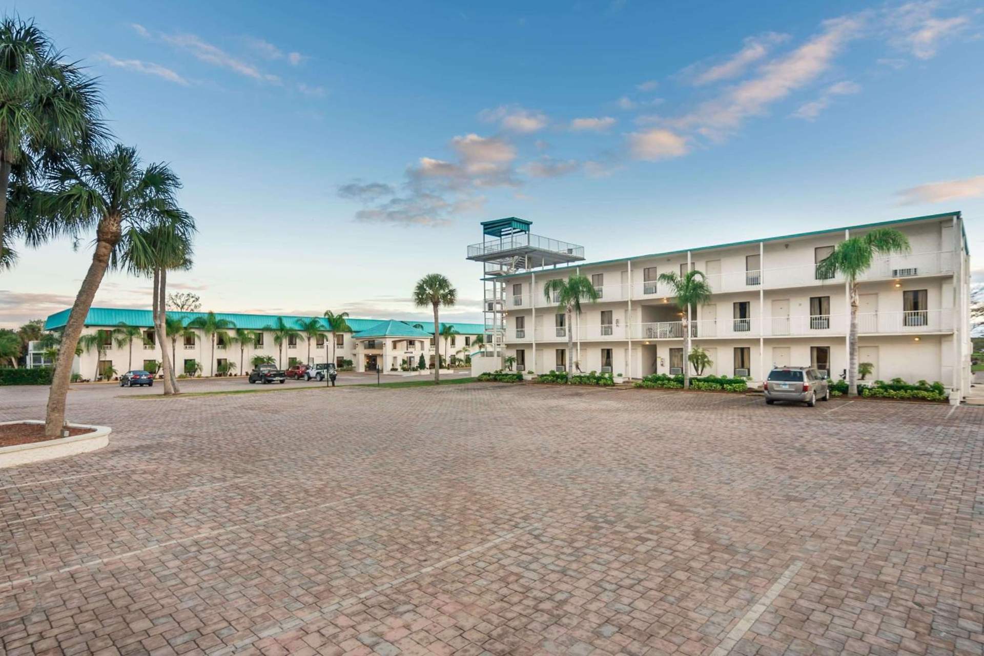 Lakeshore Resort and Marina