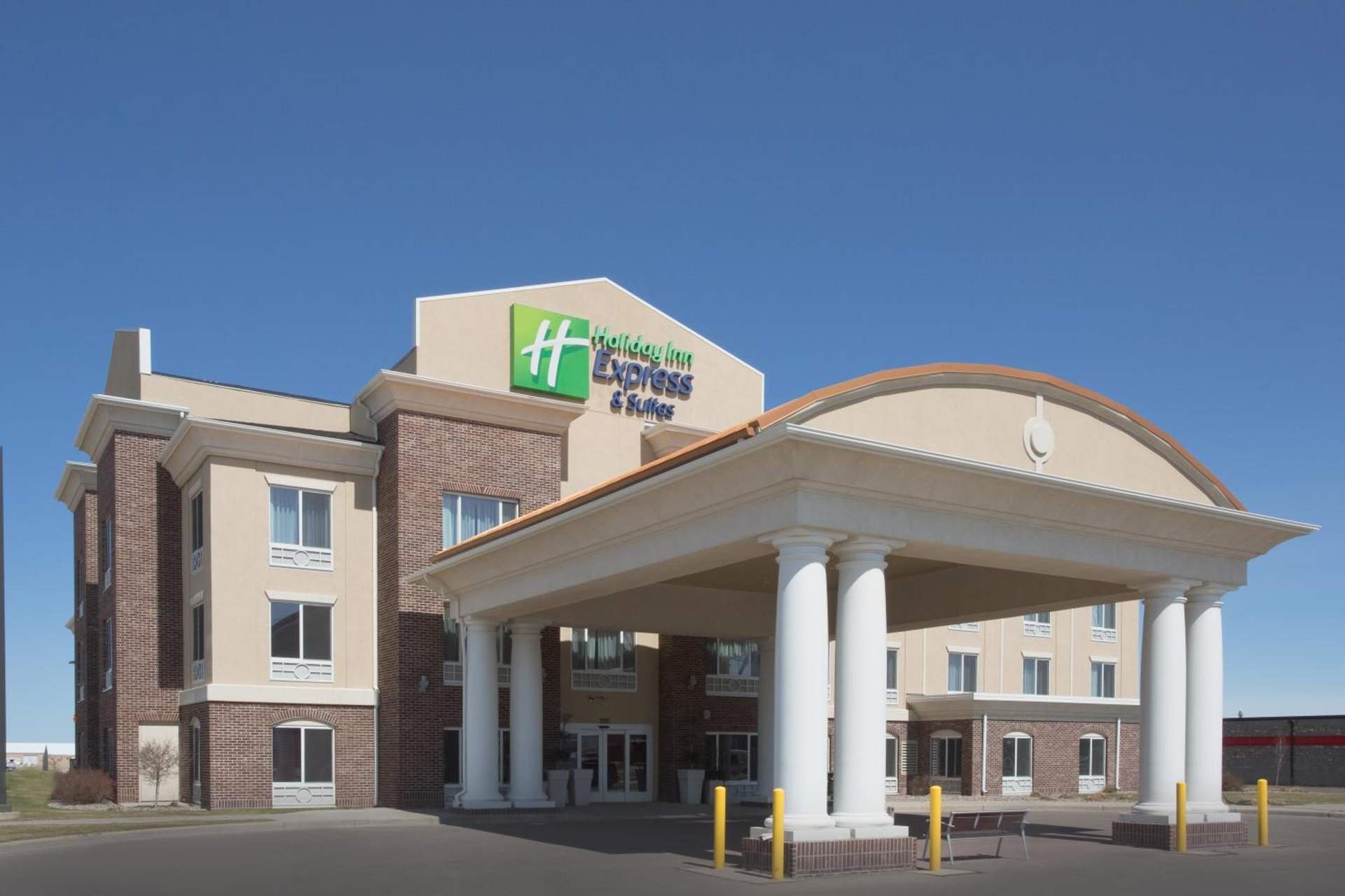 Holiday Inn Express Hotel & Suites Minot South by IHG