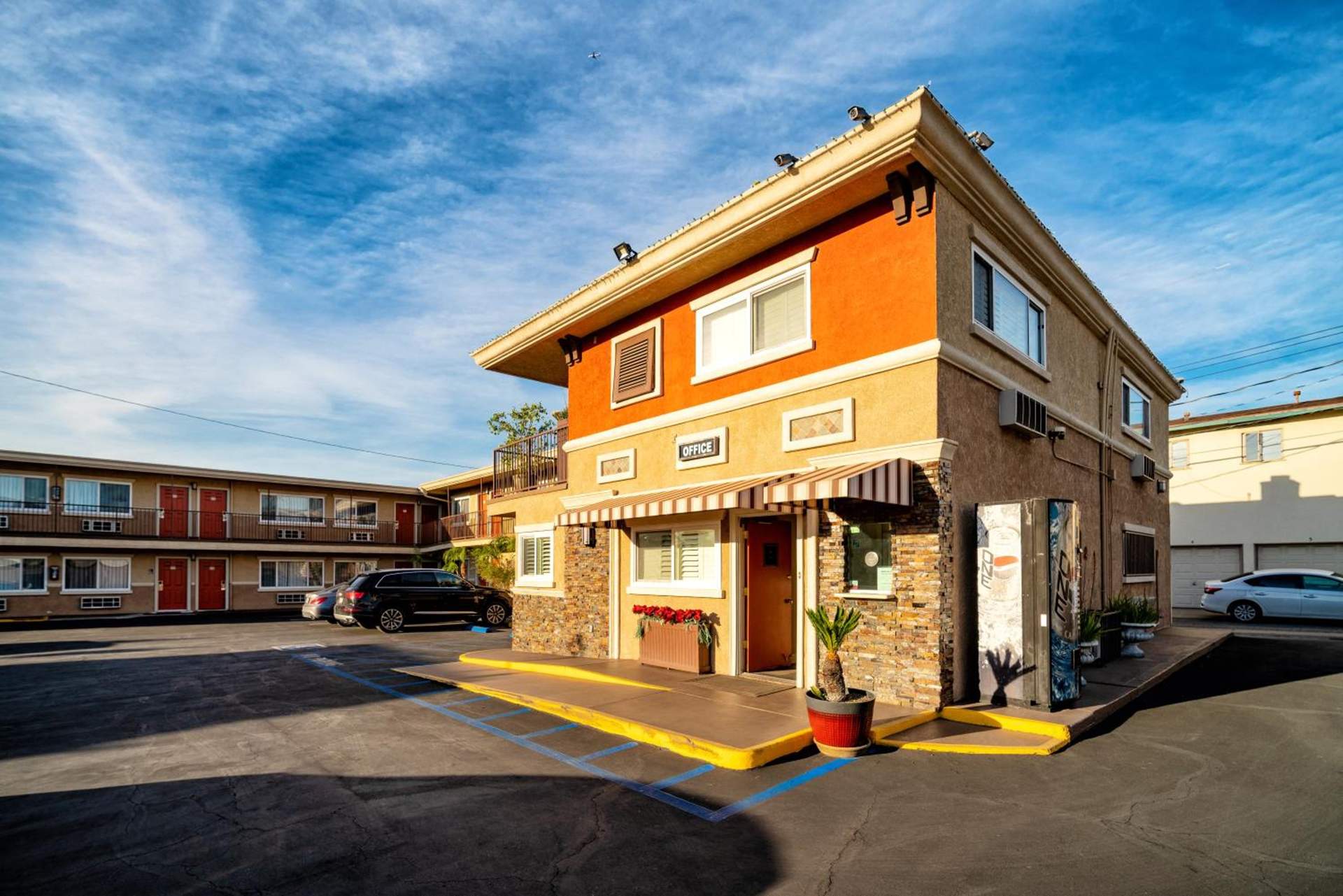 Friendly Hills Inn - Whittier, Los Angeles