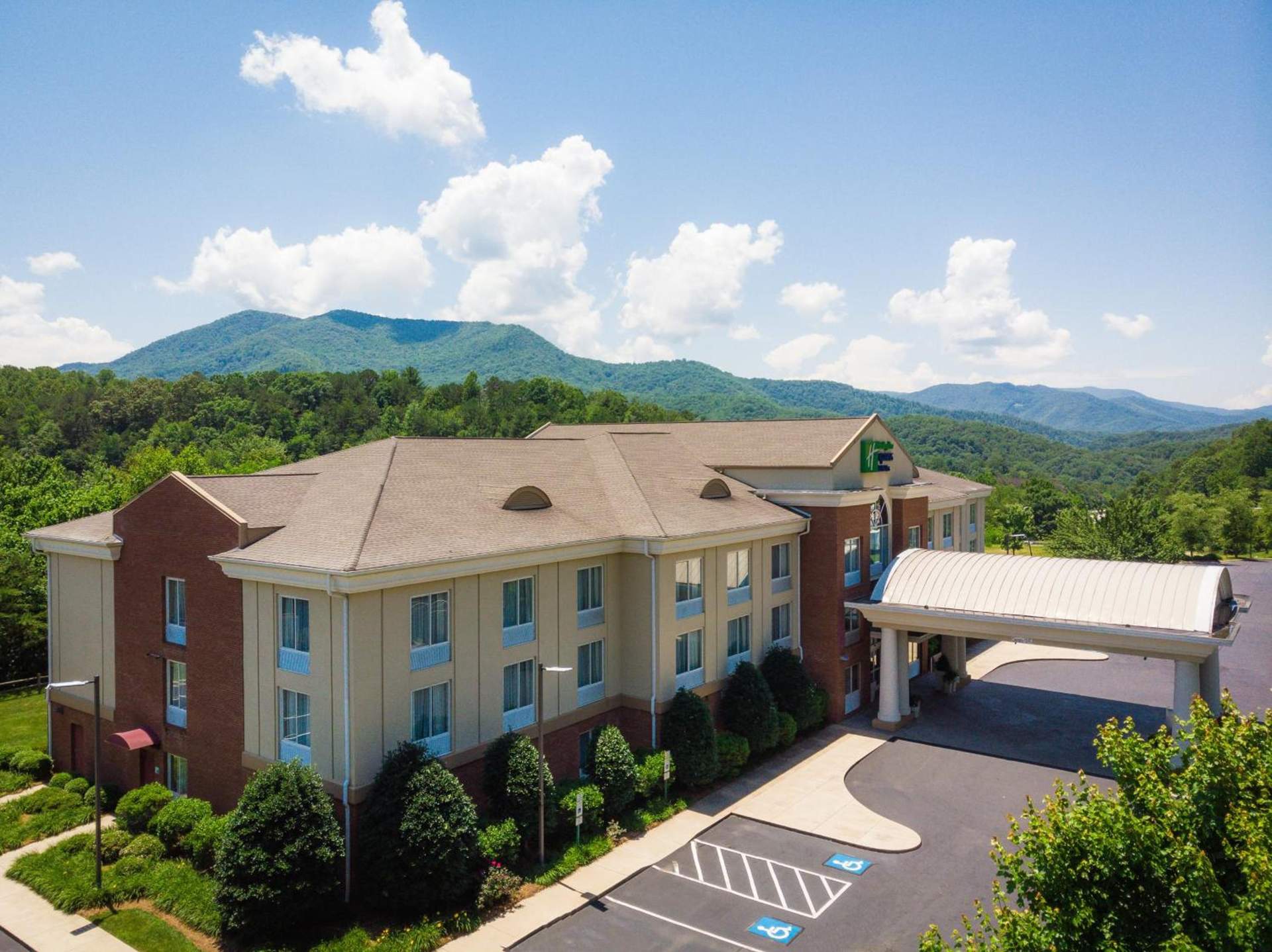 Holiday Inn Express & Suites Sylva / Dillsboro by IHG
