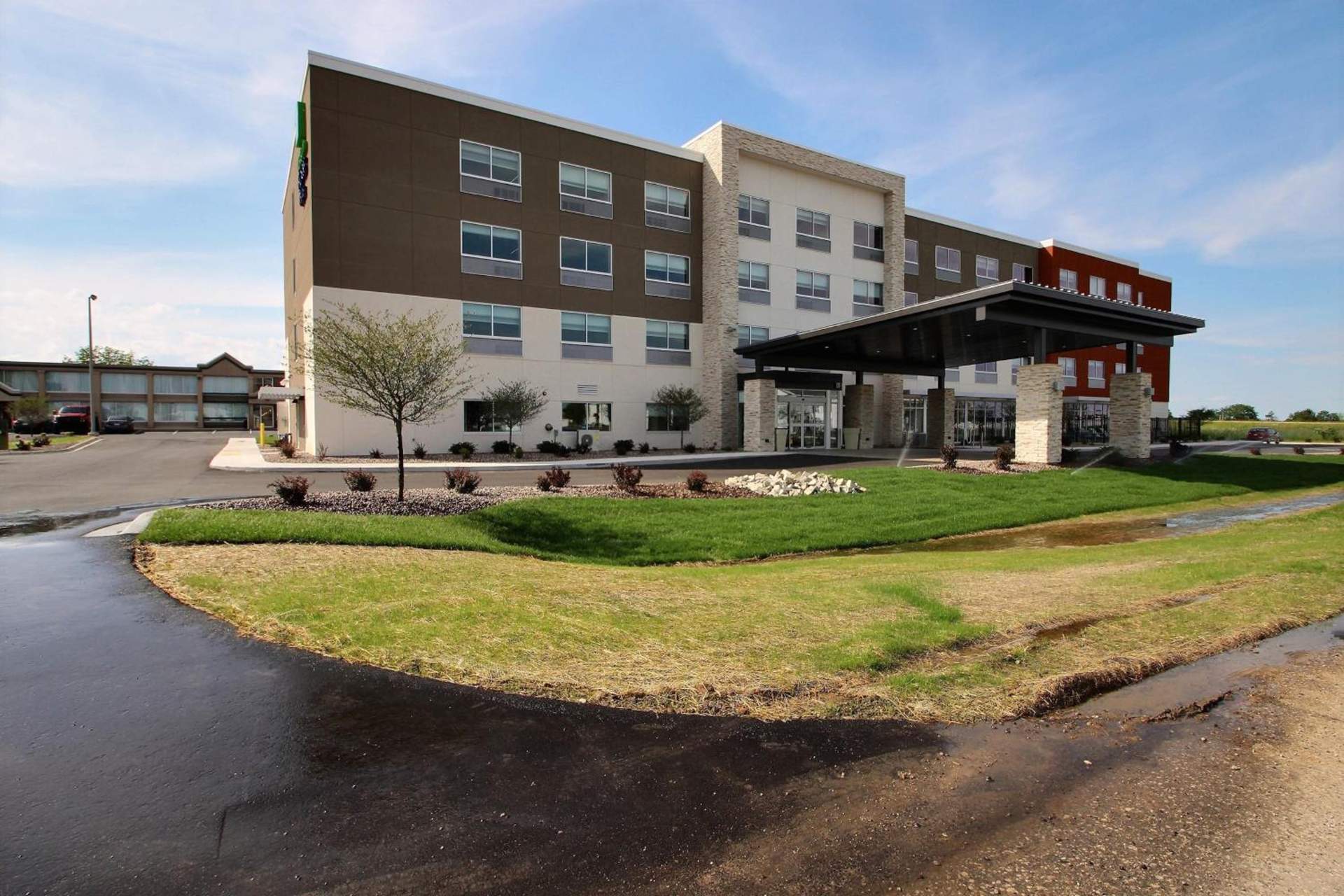 Holiday Inn Express & Suites Fond Du Lac by IHG