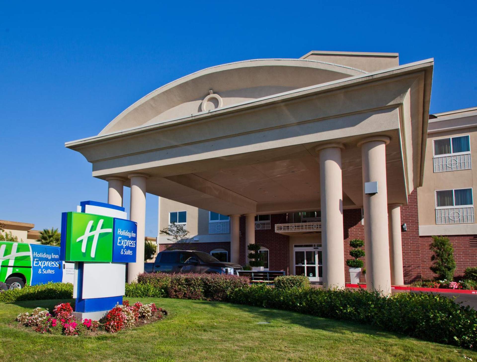 Holiday Inn Express & Suites Sacramento NE Cal Expo by IHG