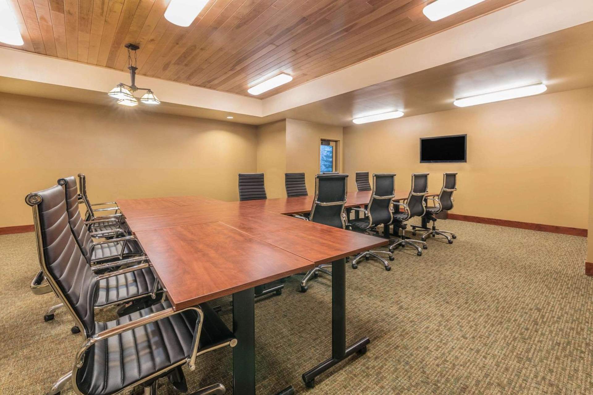 Clarion Hotel & Suites Williston