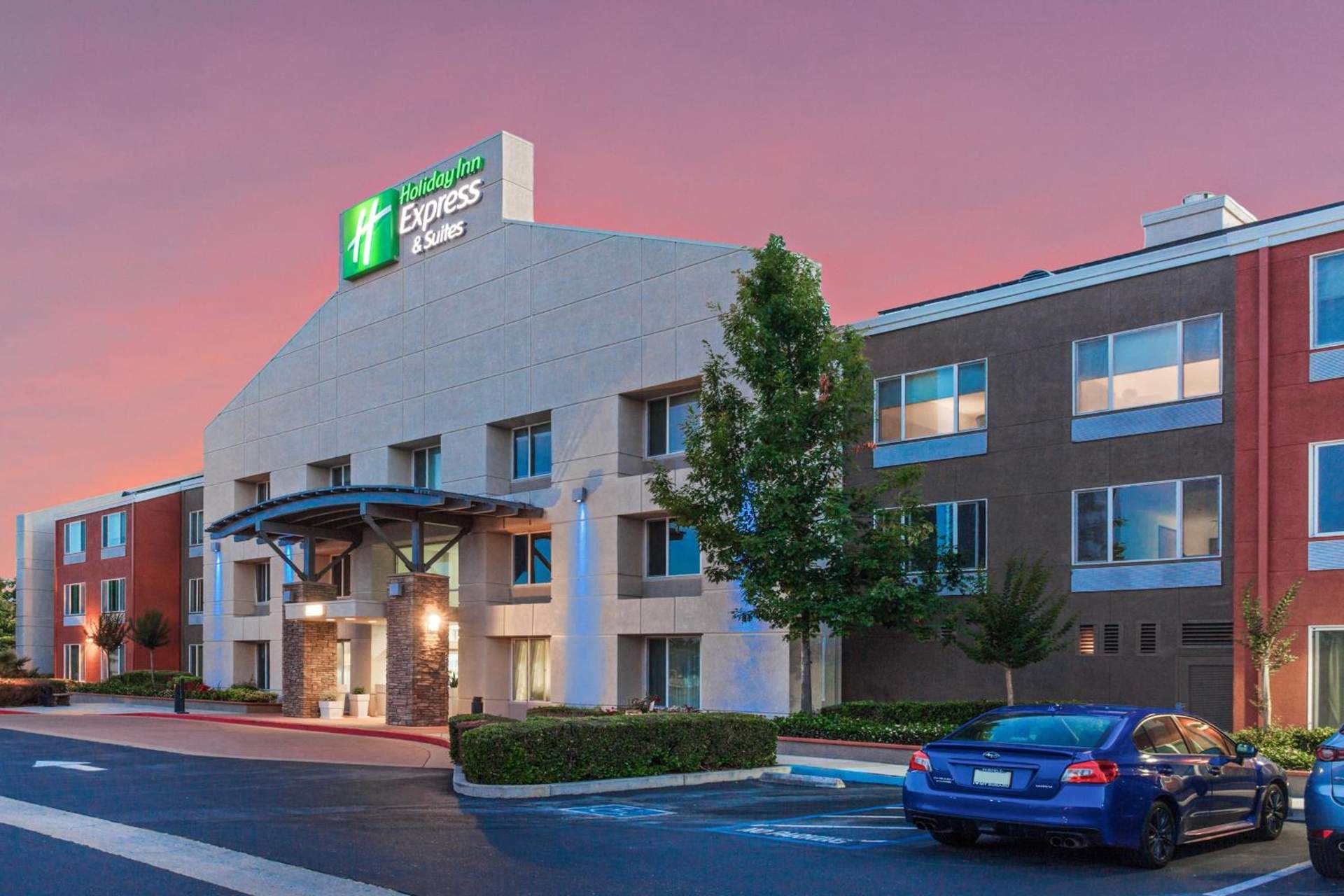 Holiday Inn Express Elk Grove West I-5 by IHG