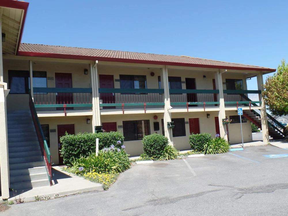 Coastal Valley Inn