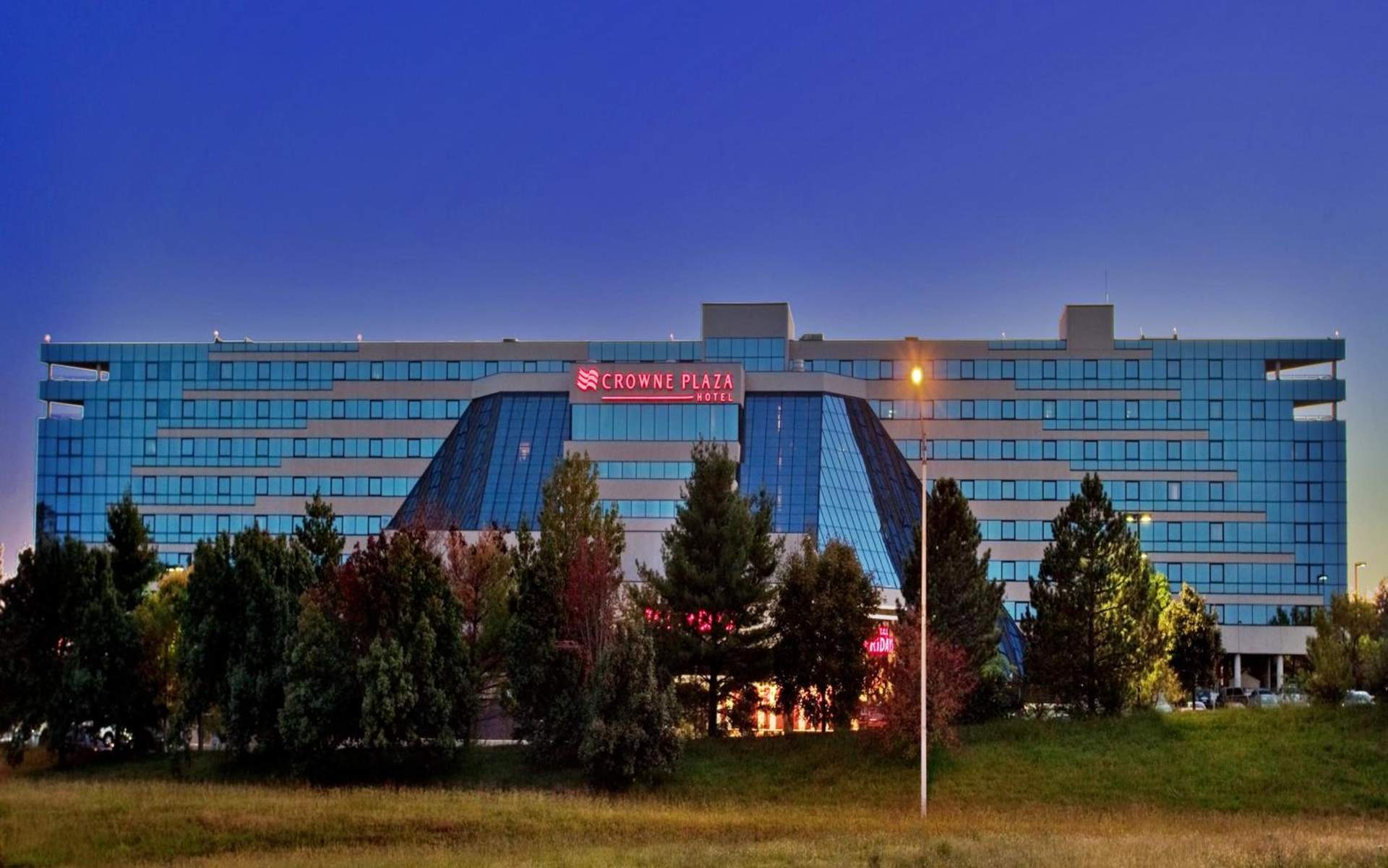 Crowne Plaza Hotel St. Louis Airport by IHG