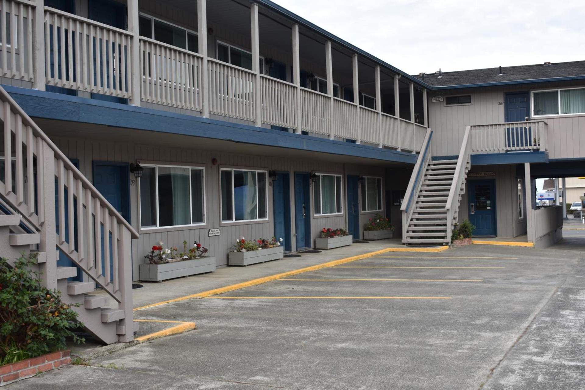Lighthouse Cove Inn