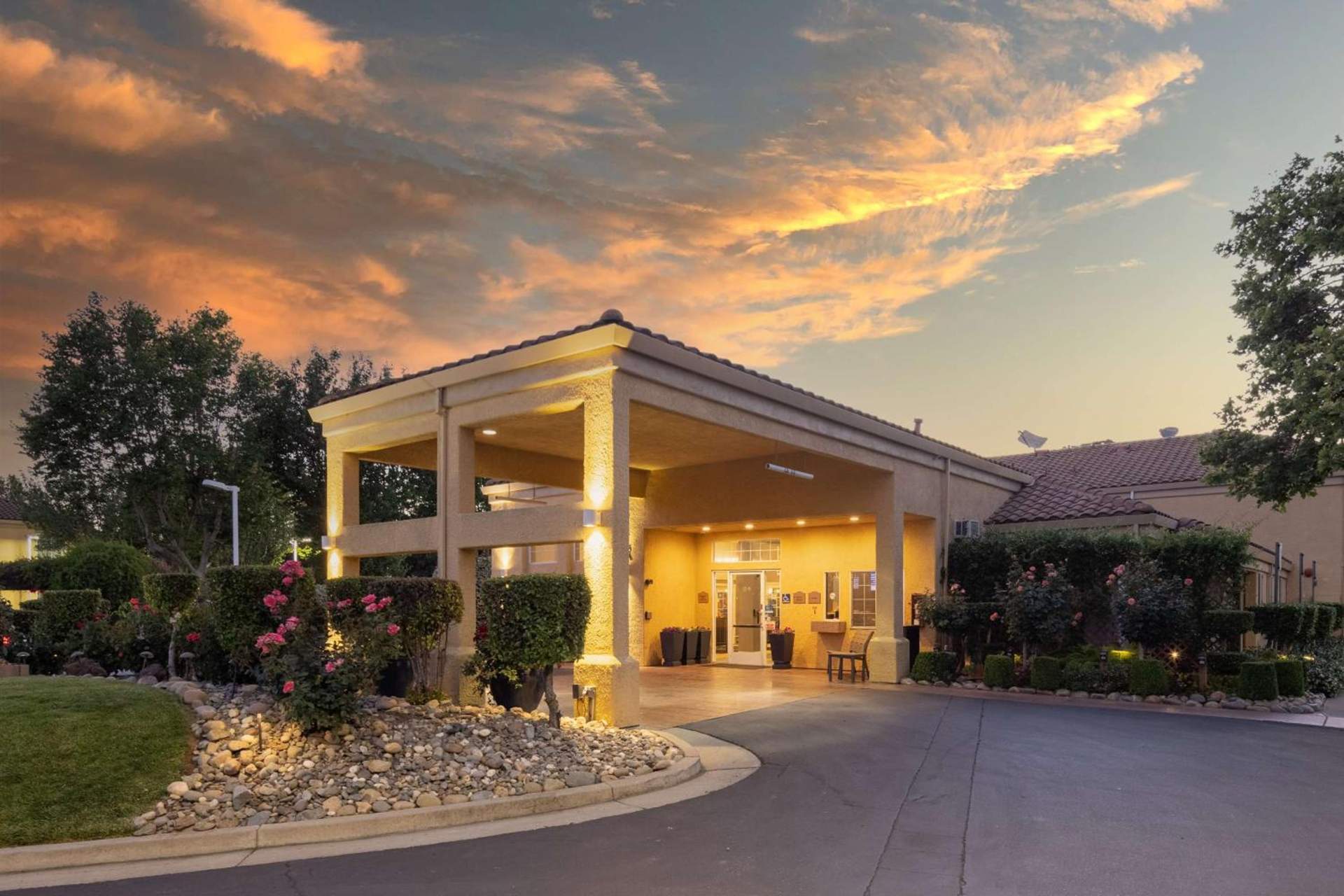 Best Western Plus Dixon Davis