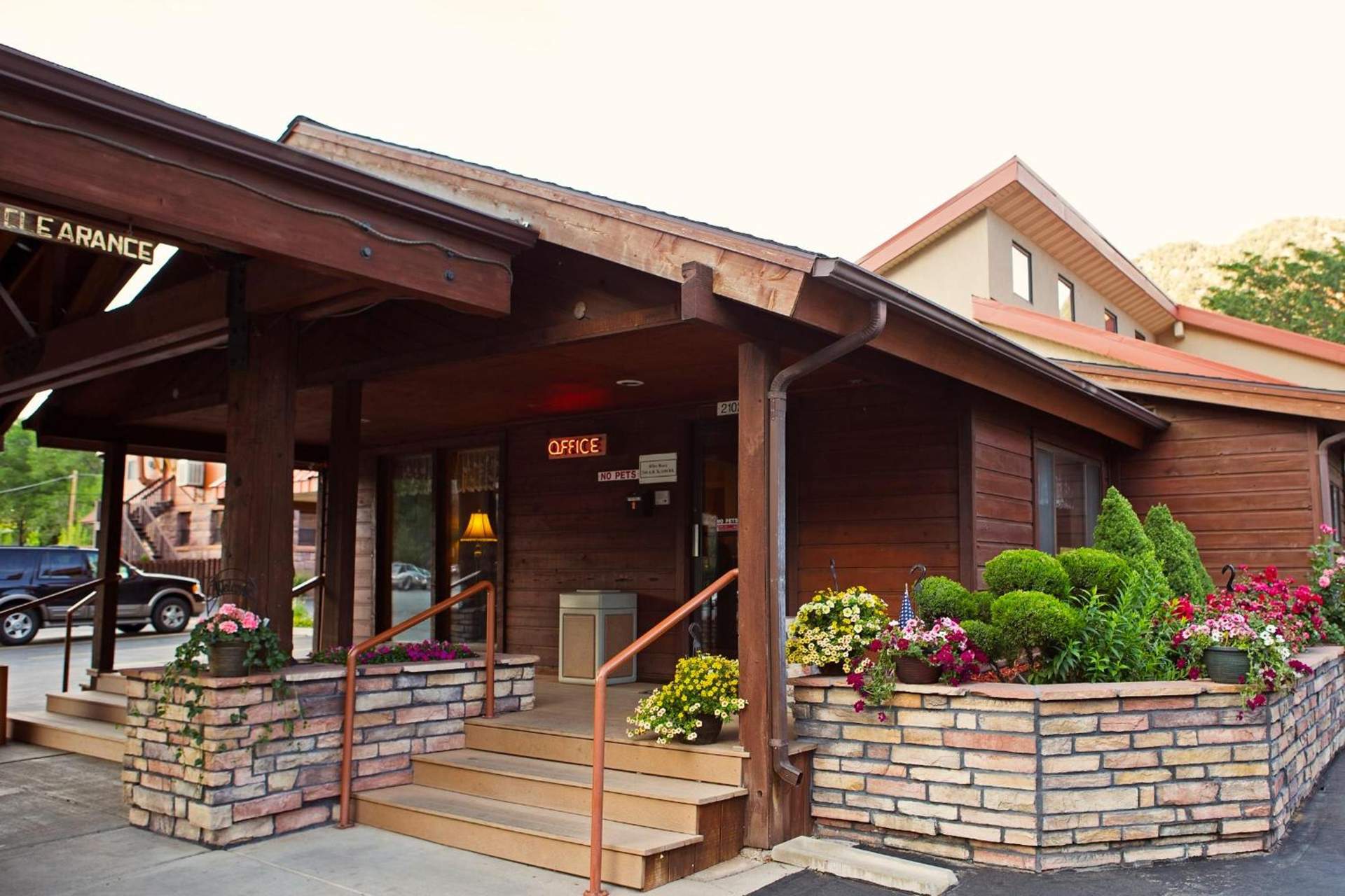Glenwood Springs Cedar Lodge