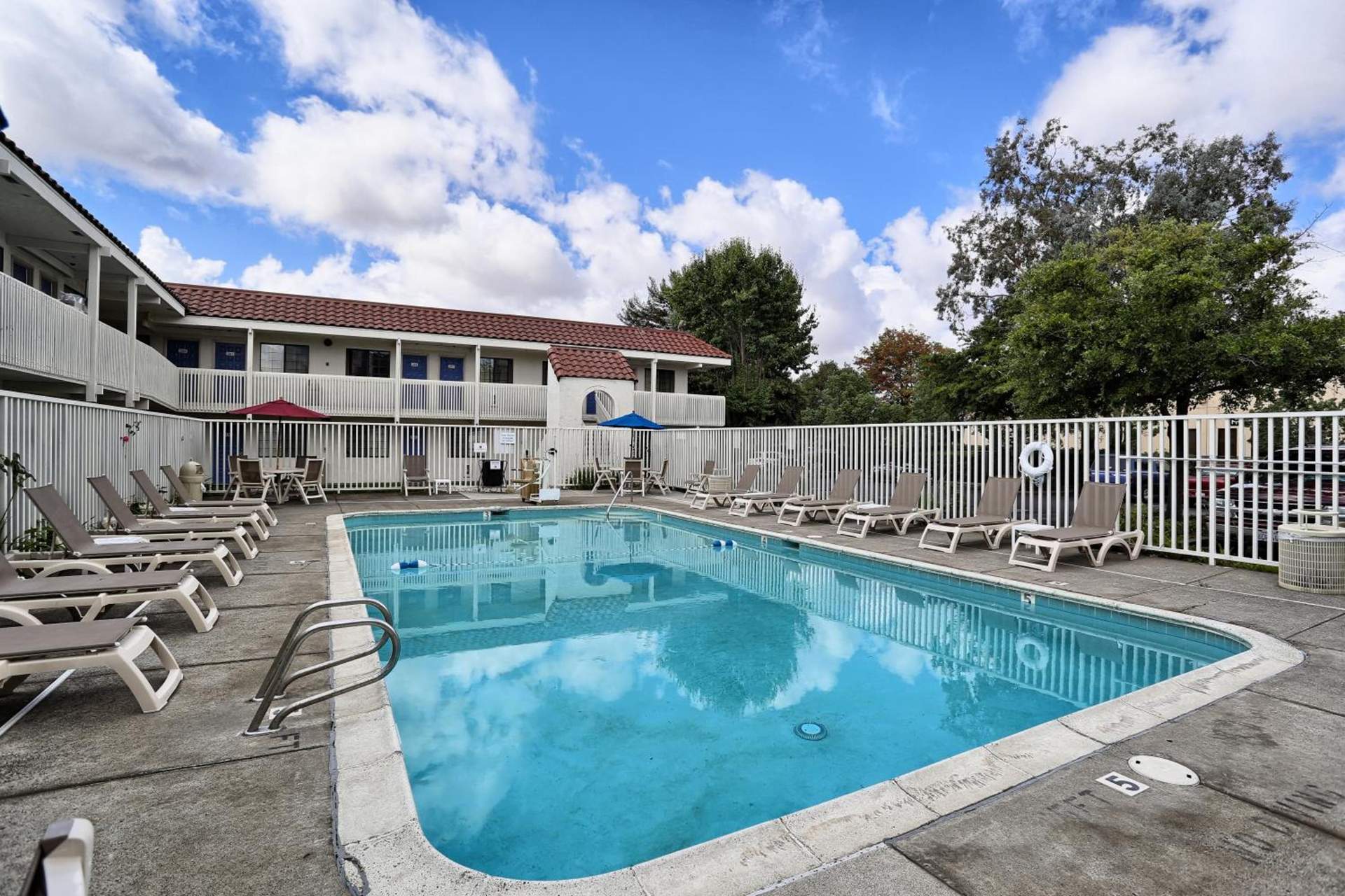 Super 8 by Wyndham Petaluma