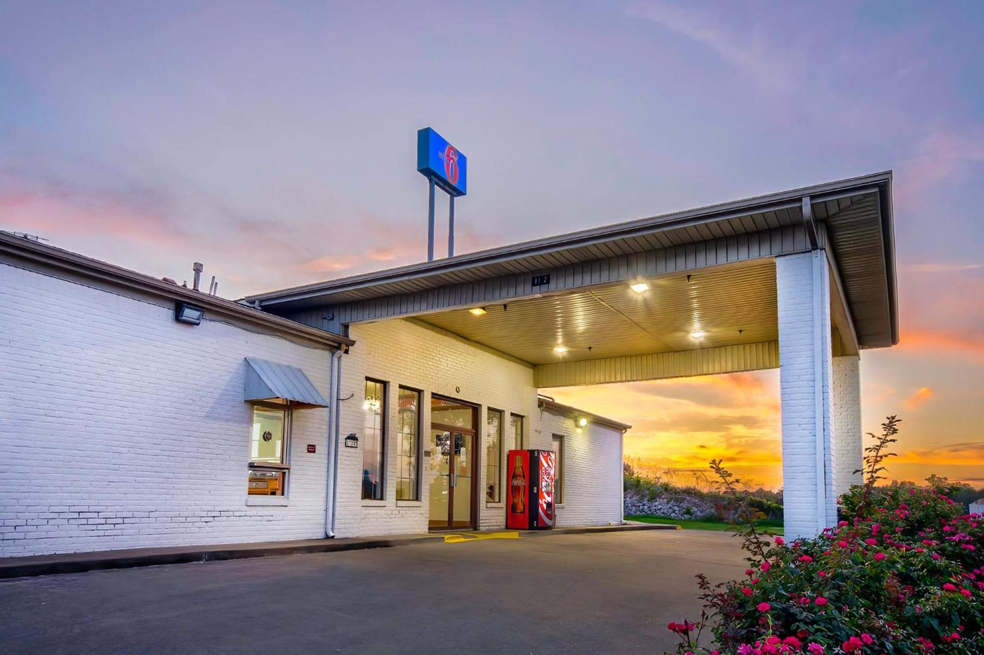 Motel 6-Grand Rivers, KY