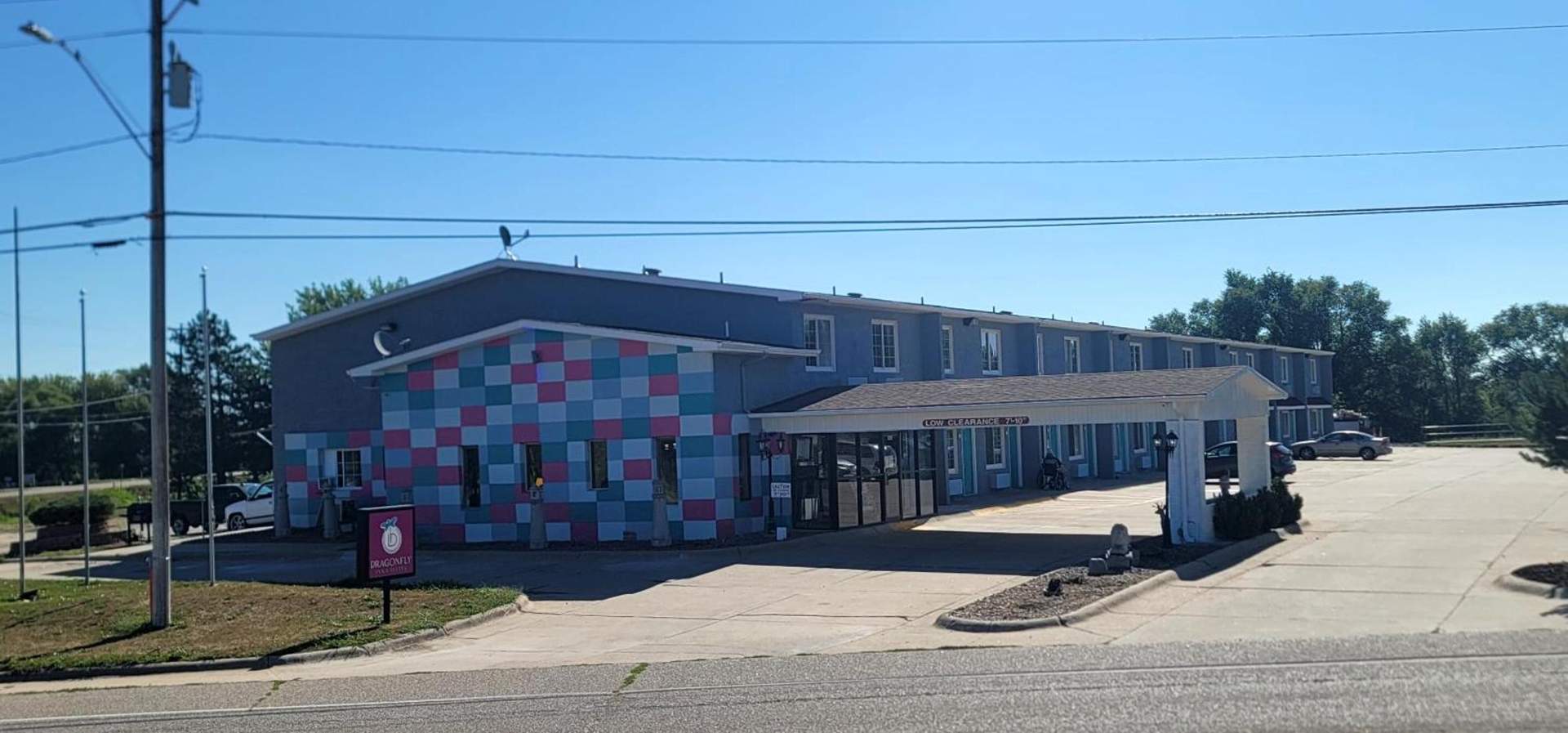 Dragonfly Inn & Suites