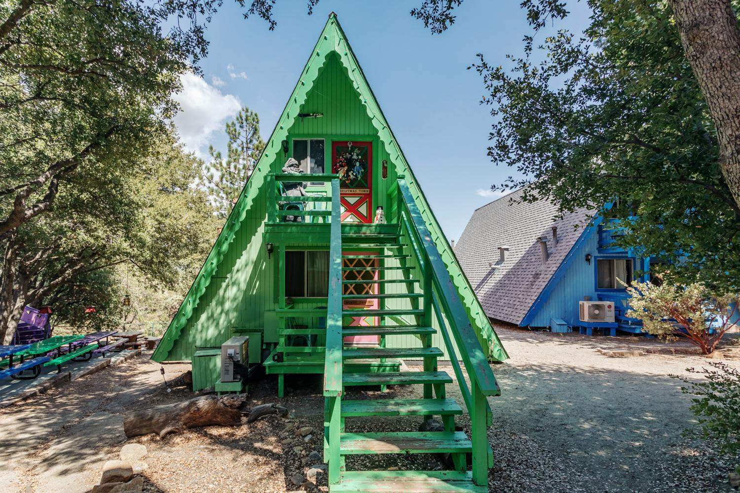 Hicksville Pines Chalets & Motel