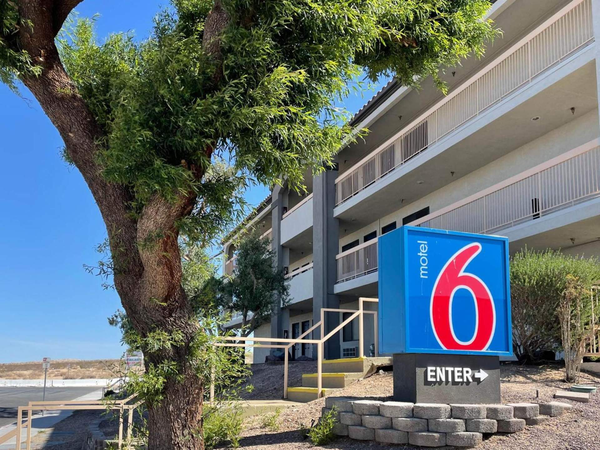 Motel 6 Barstow, CA - Mojave Desert Stop - I-15