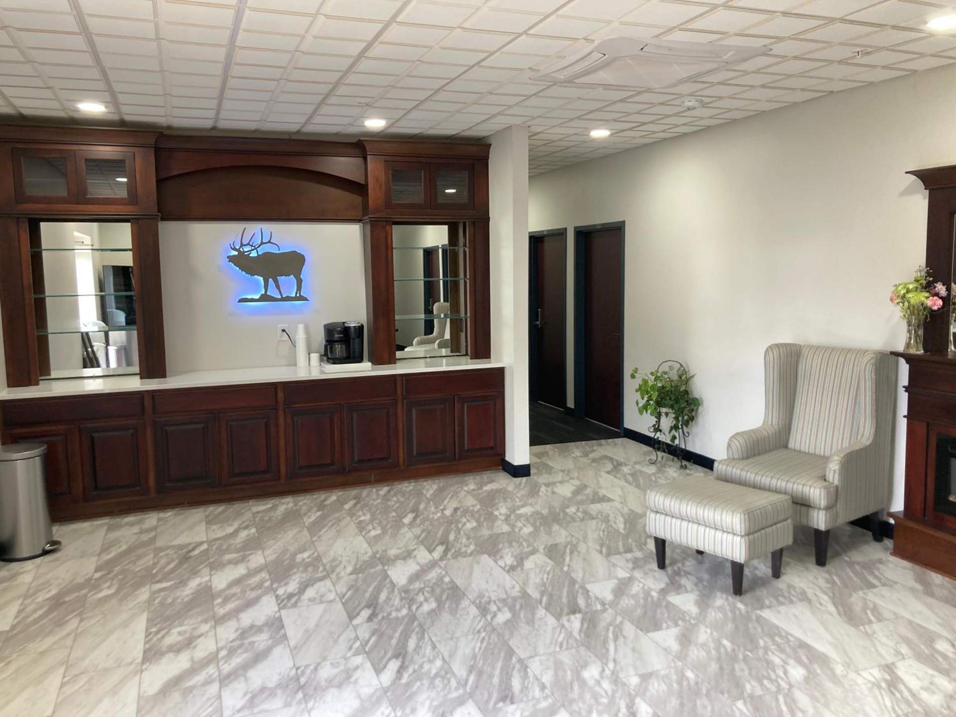 Elker Inn & Suites