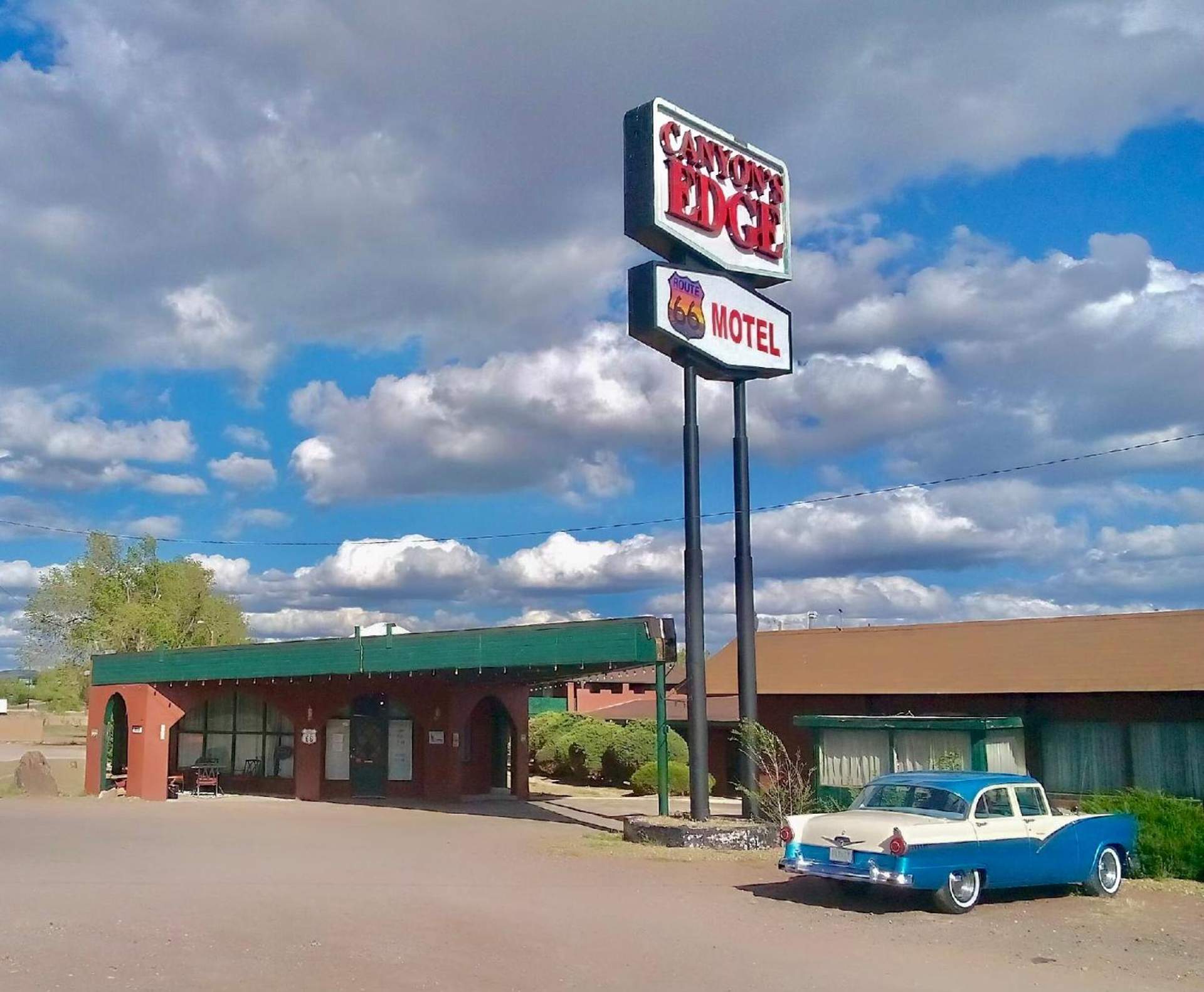 Canyon's Edge Route 66 Motel