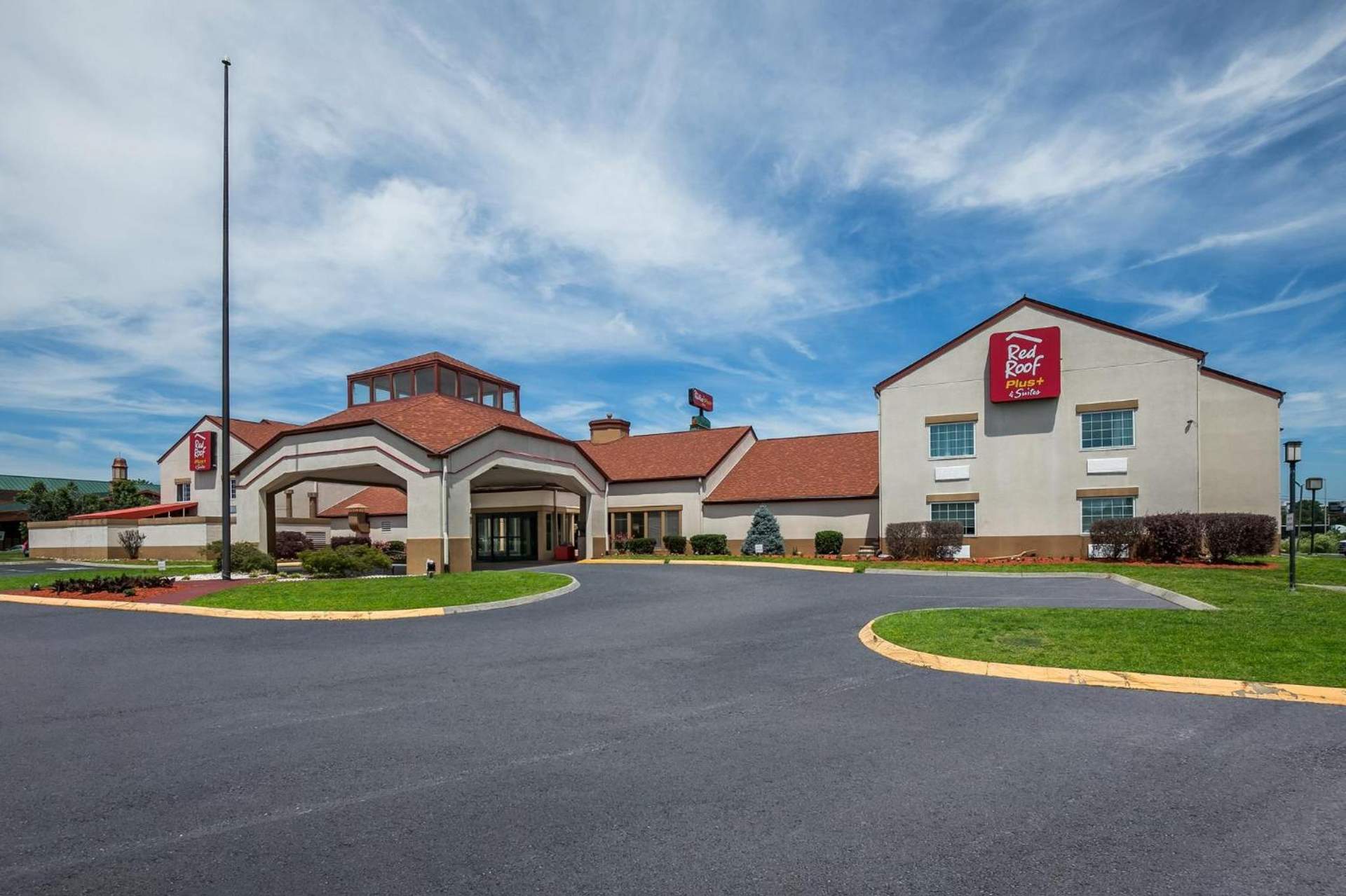 Red Roof Inn PLUS+ & Suites Knoxville West - Cedar Bluff
