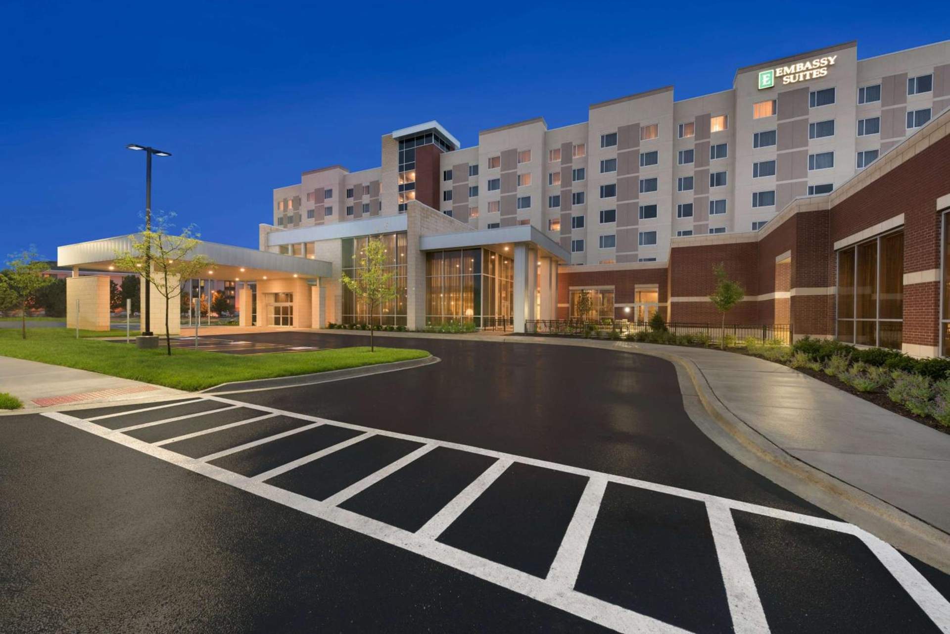 Embassy Suites by Hilton Chicago Naperville