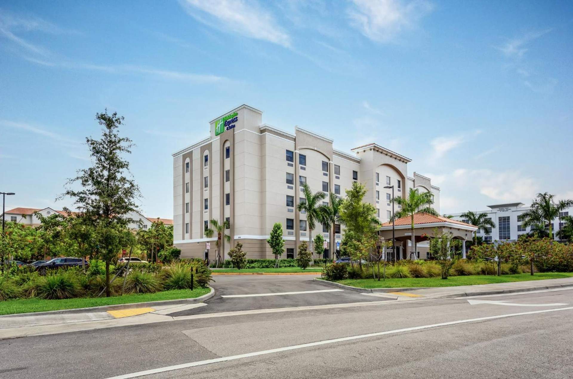 Holiday Inn Express & Suites - Miramar by IHG