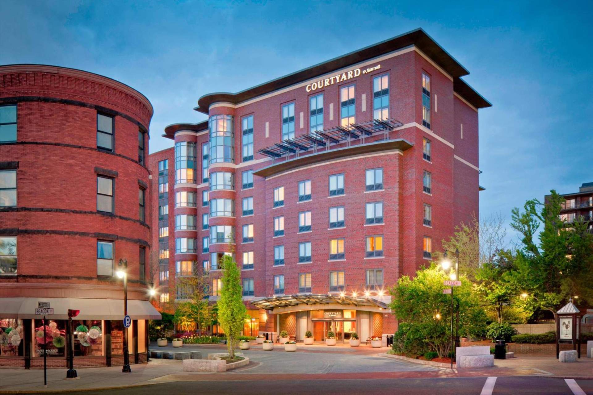 Courtyard by Marriott Boston Brookline - Newly Renovated