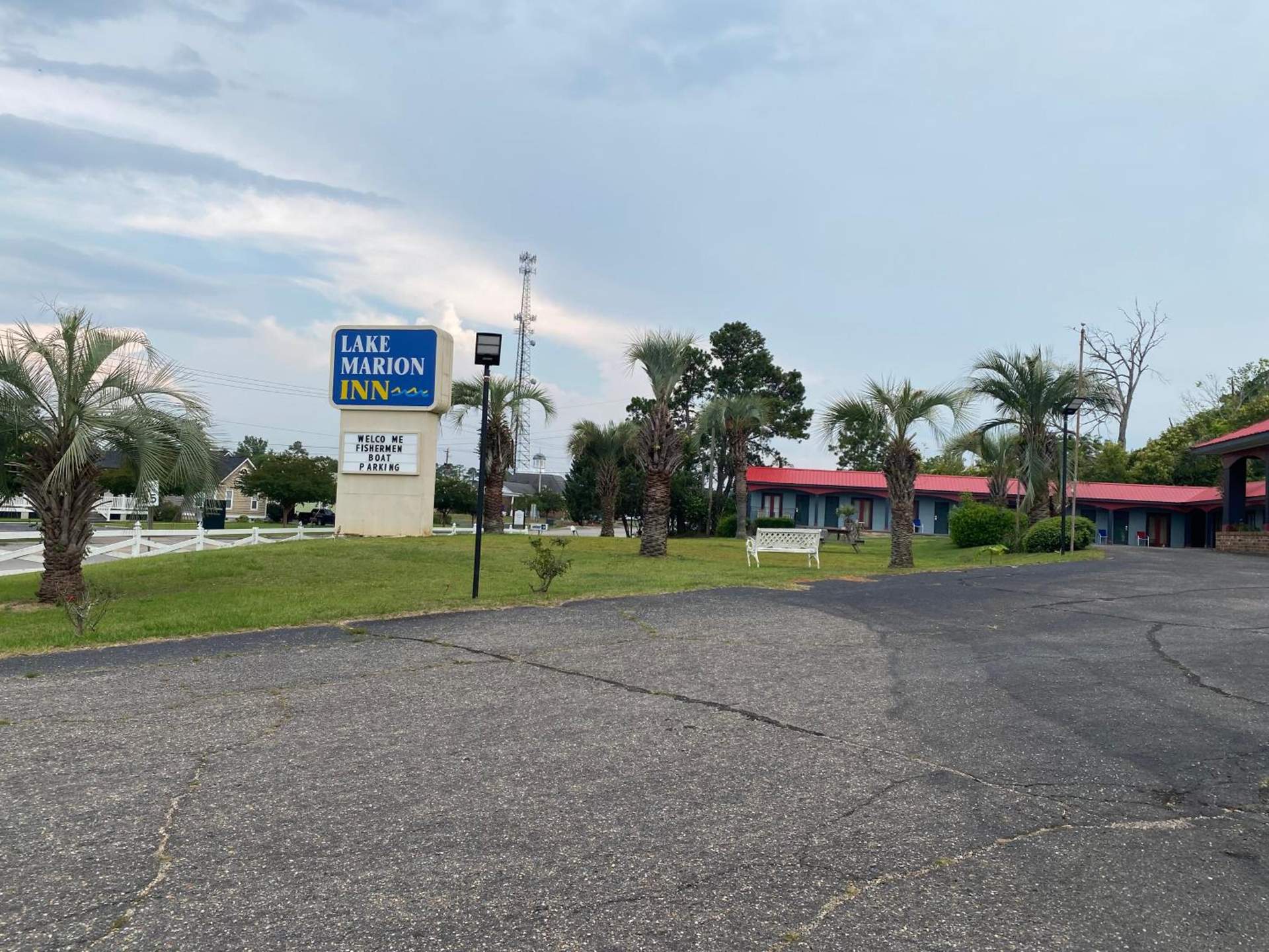 Lake Marion Inn