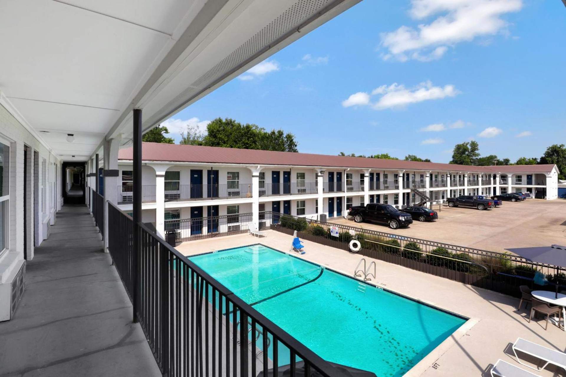 Motel 6-Bryan, TX - University Area