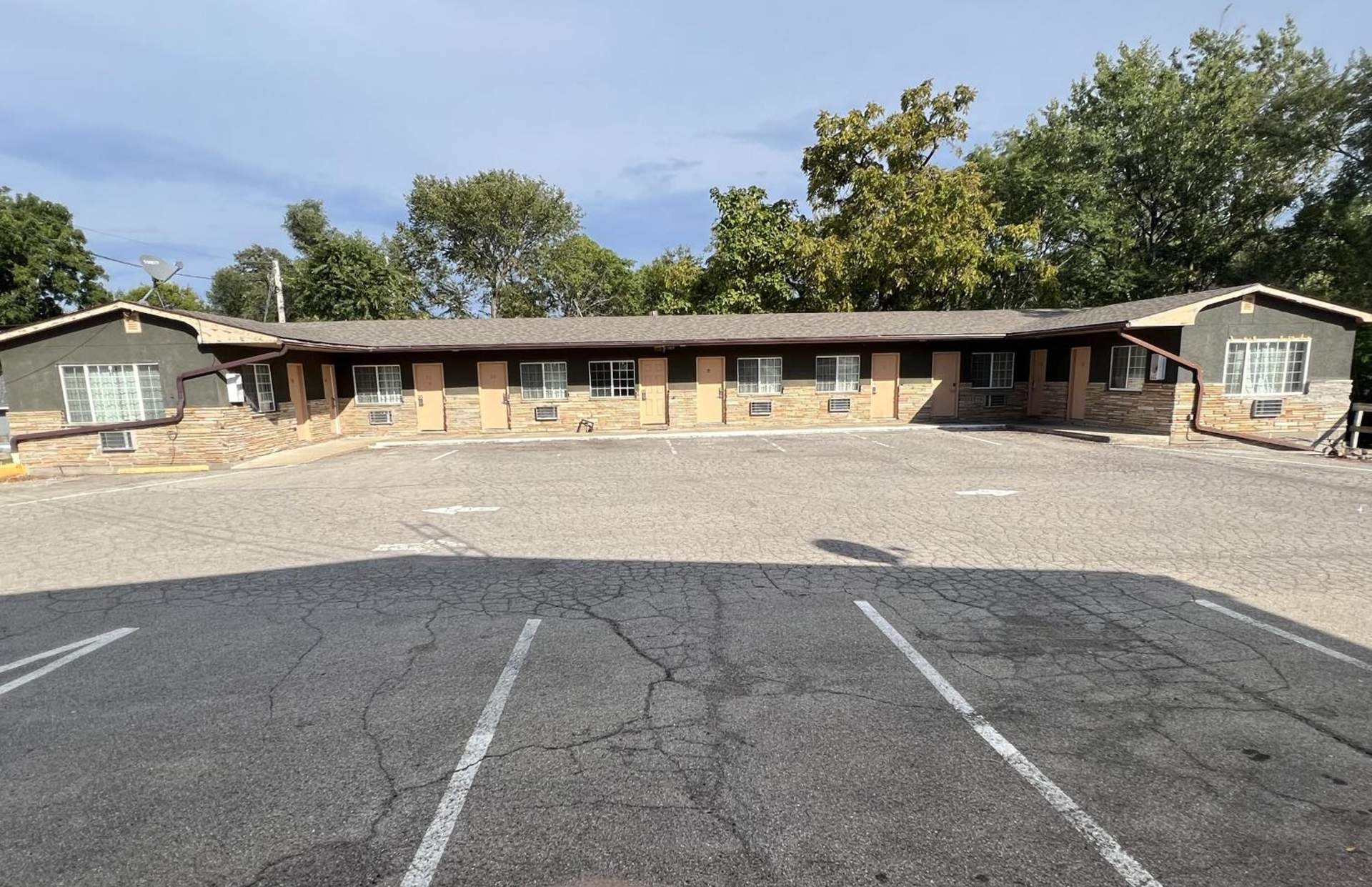 Westbridge Inn and Suites