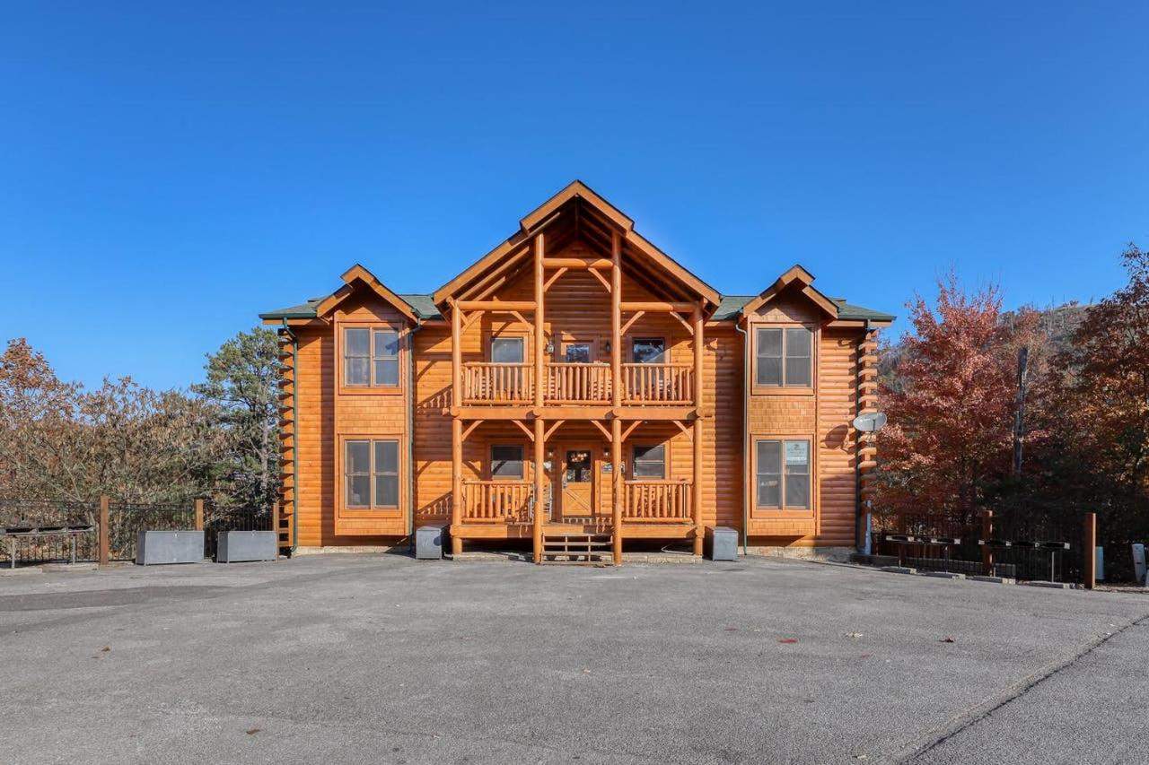 Black Bear Ridge Resort: Valhalla Manor by DC