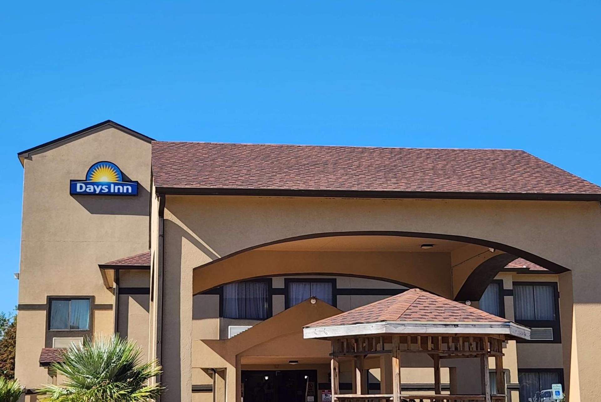 Days Inn by Wyndham Lumberton
