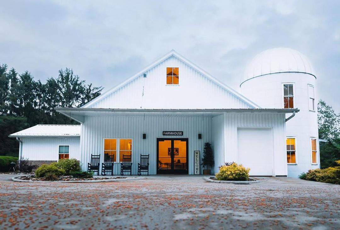 Farmhouse Suites by Amish Country Lodging
