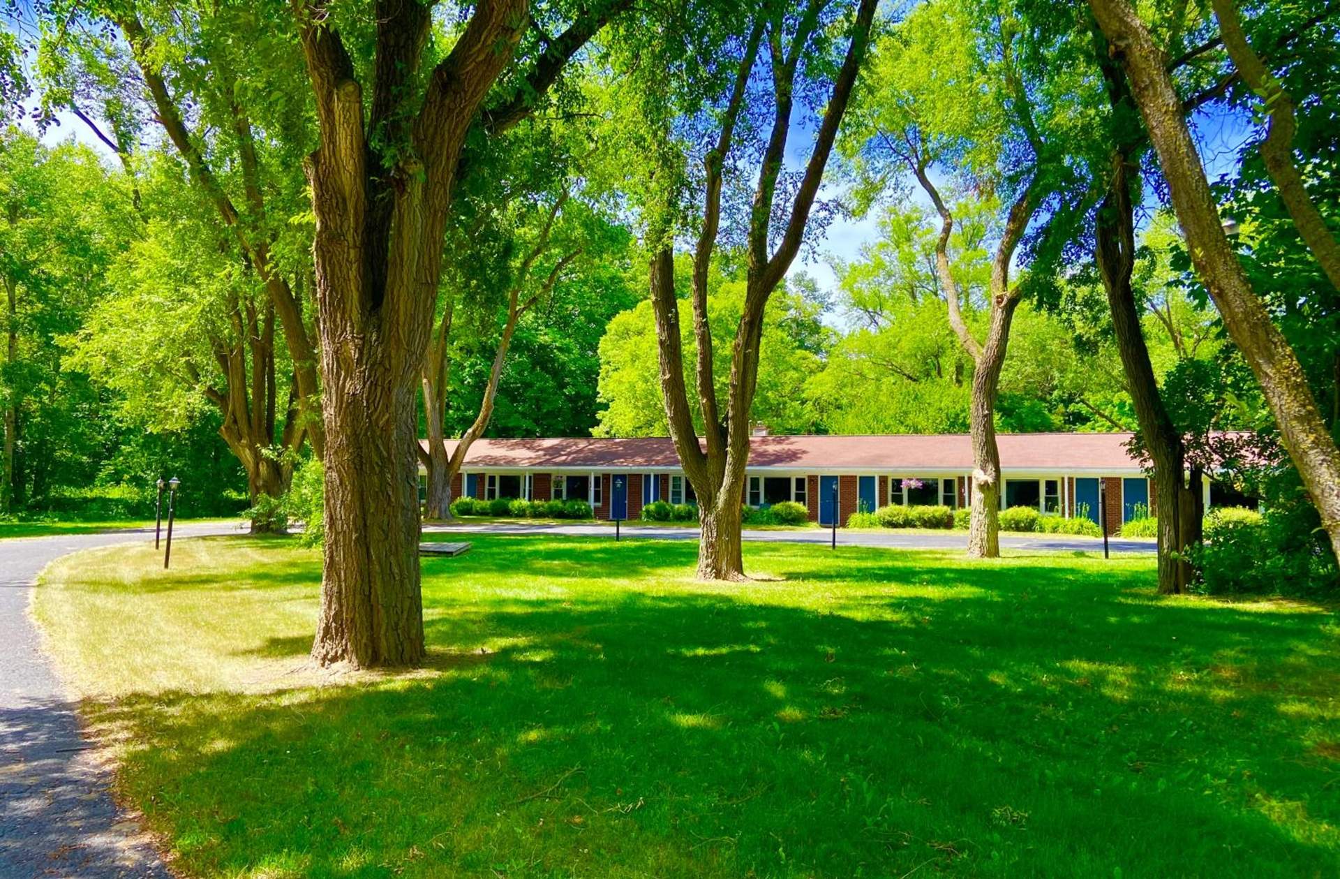 Elk Rapids Lakeshore Inn