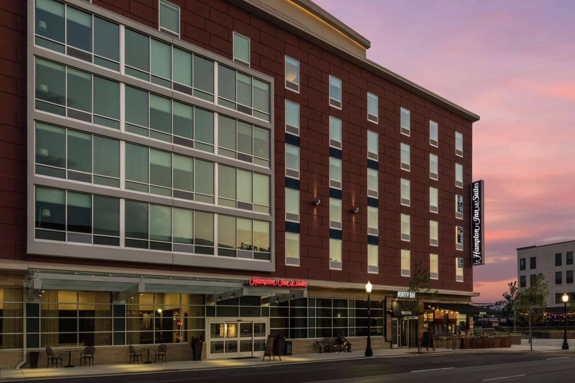 Hampton Inn & Suites Fort Wayne Downtown