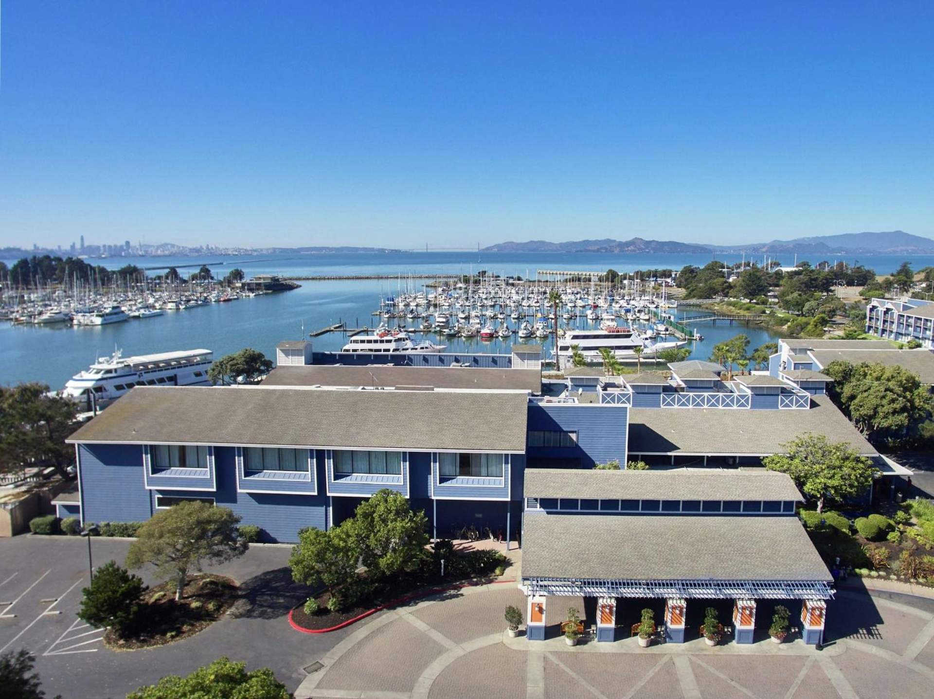 DoubleTree by Hilton Hotel Berkeley Marina
