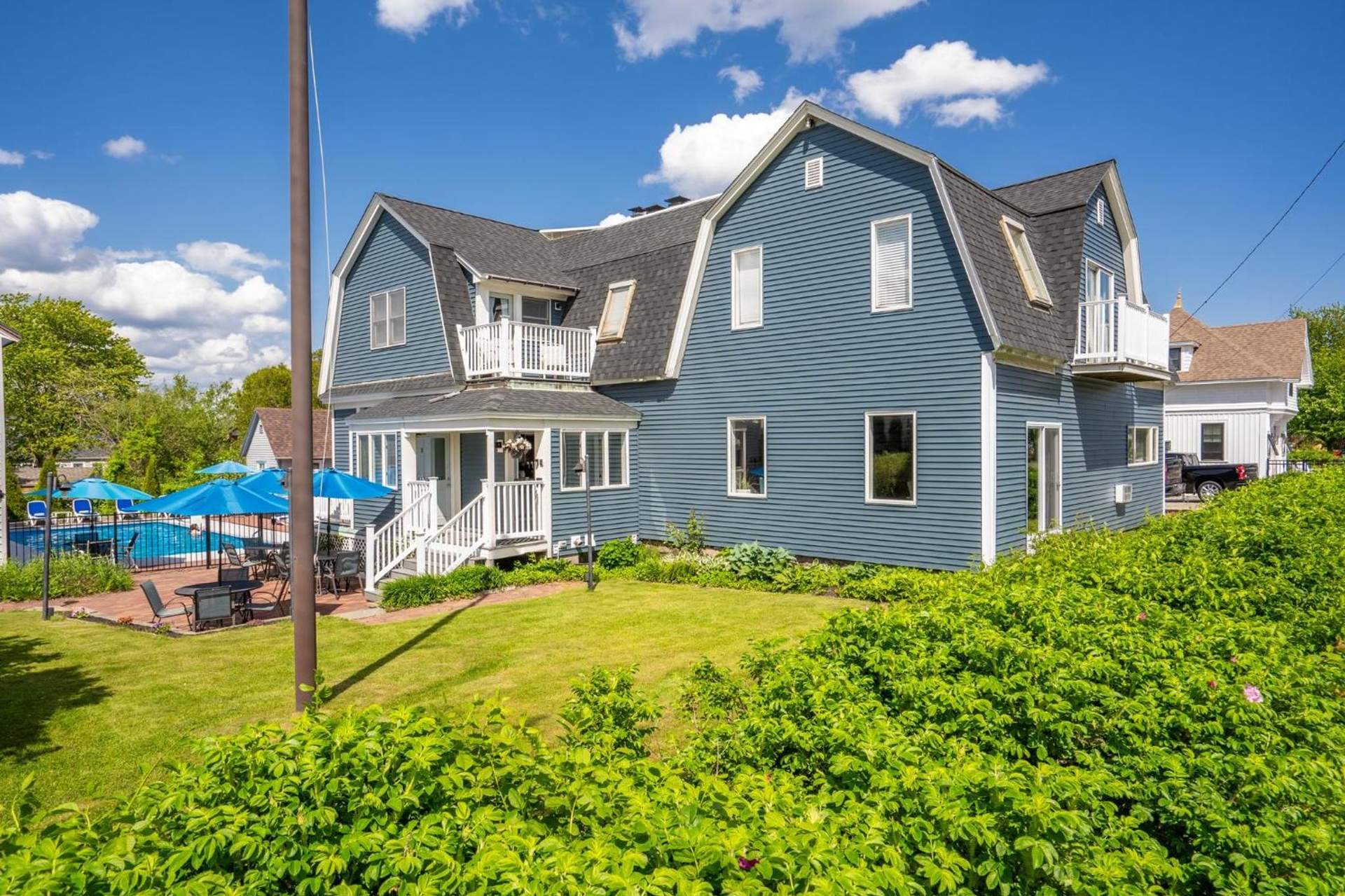 The Lighthouse Inn & Suites