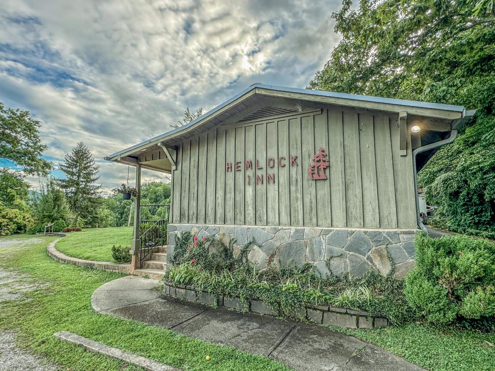 Hemlock Inn