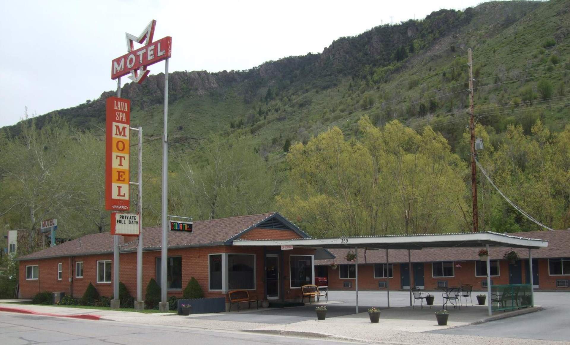 Lava Spa Motel & RV
