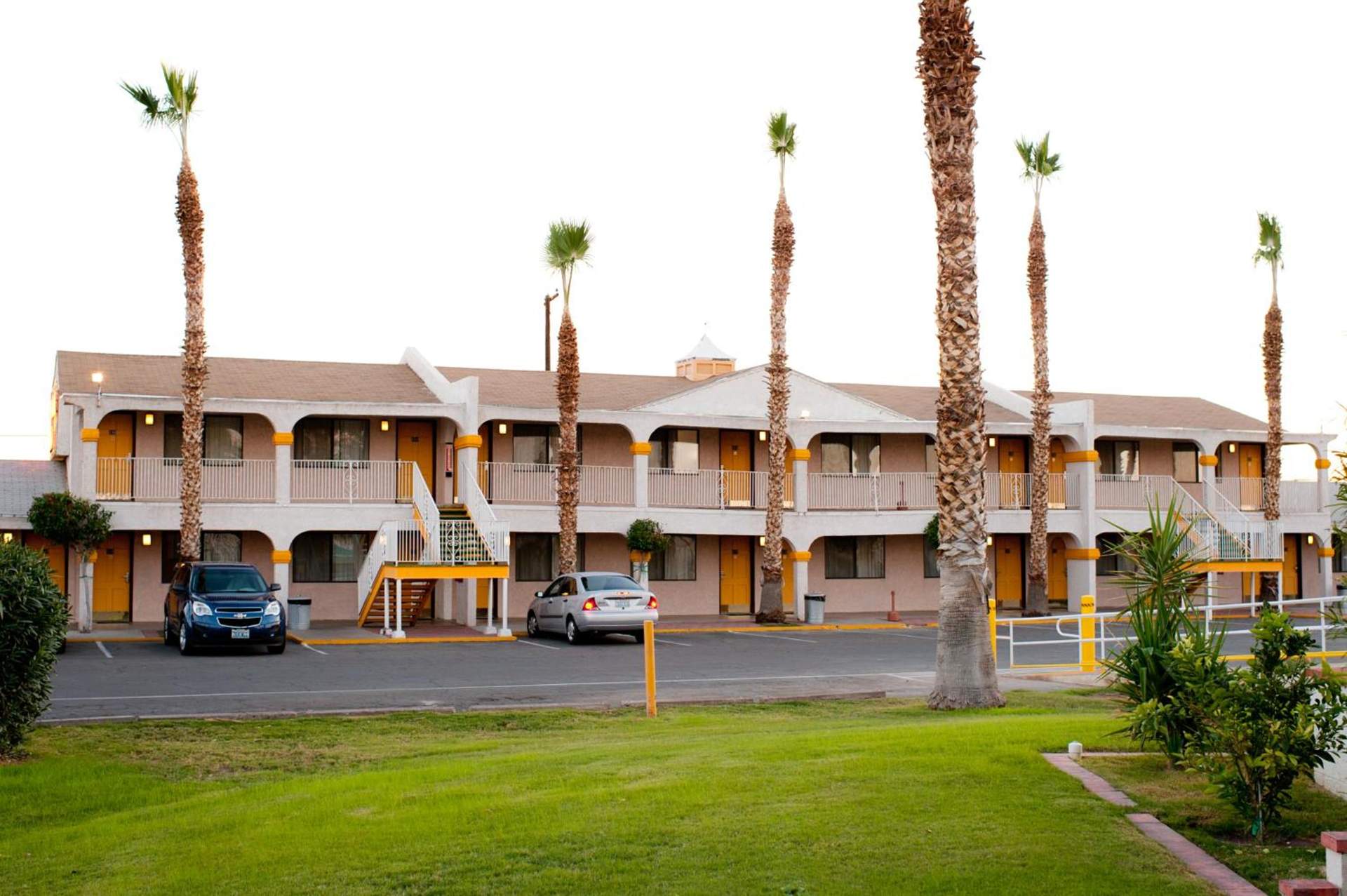 Emerald Inn & Lounge