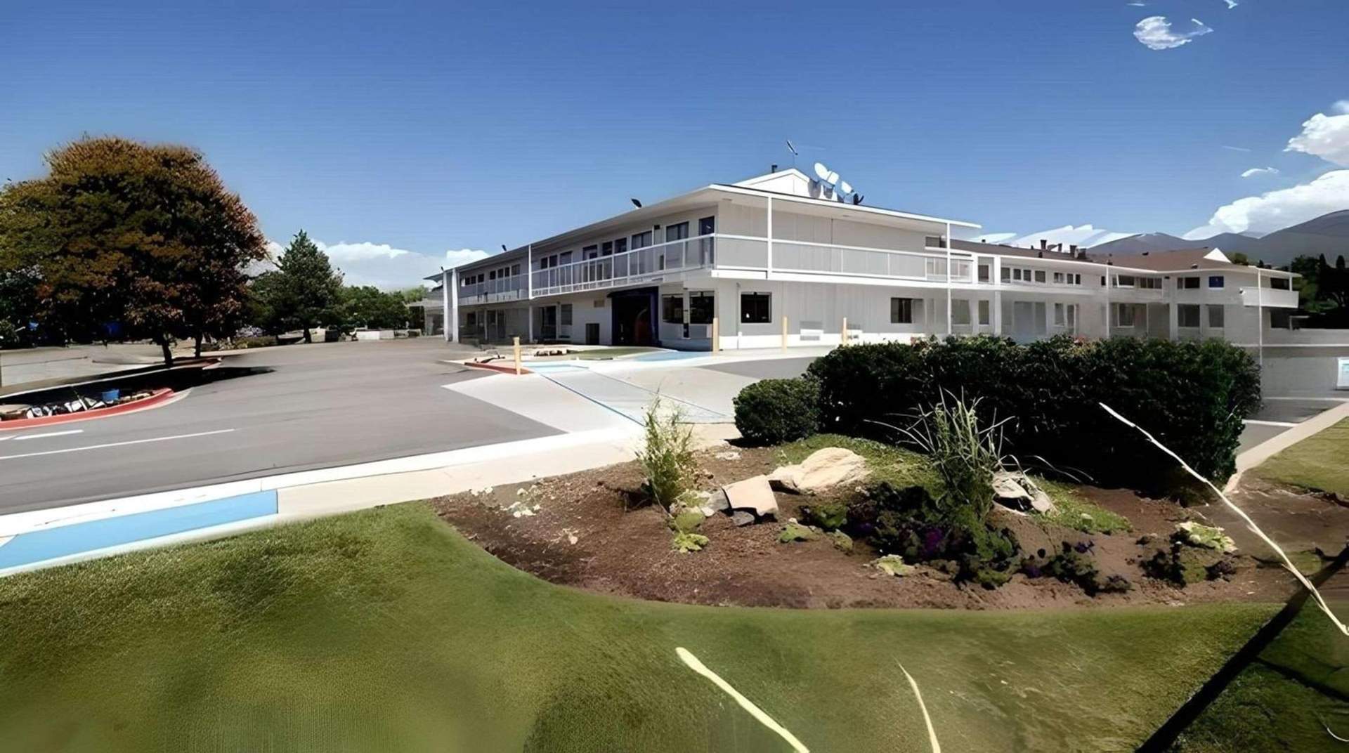 Super 8 by Wyndham Woods Cross - Salt Lake City North